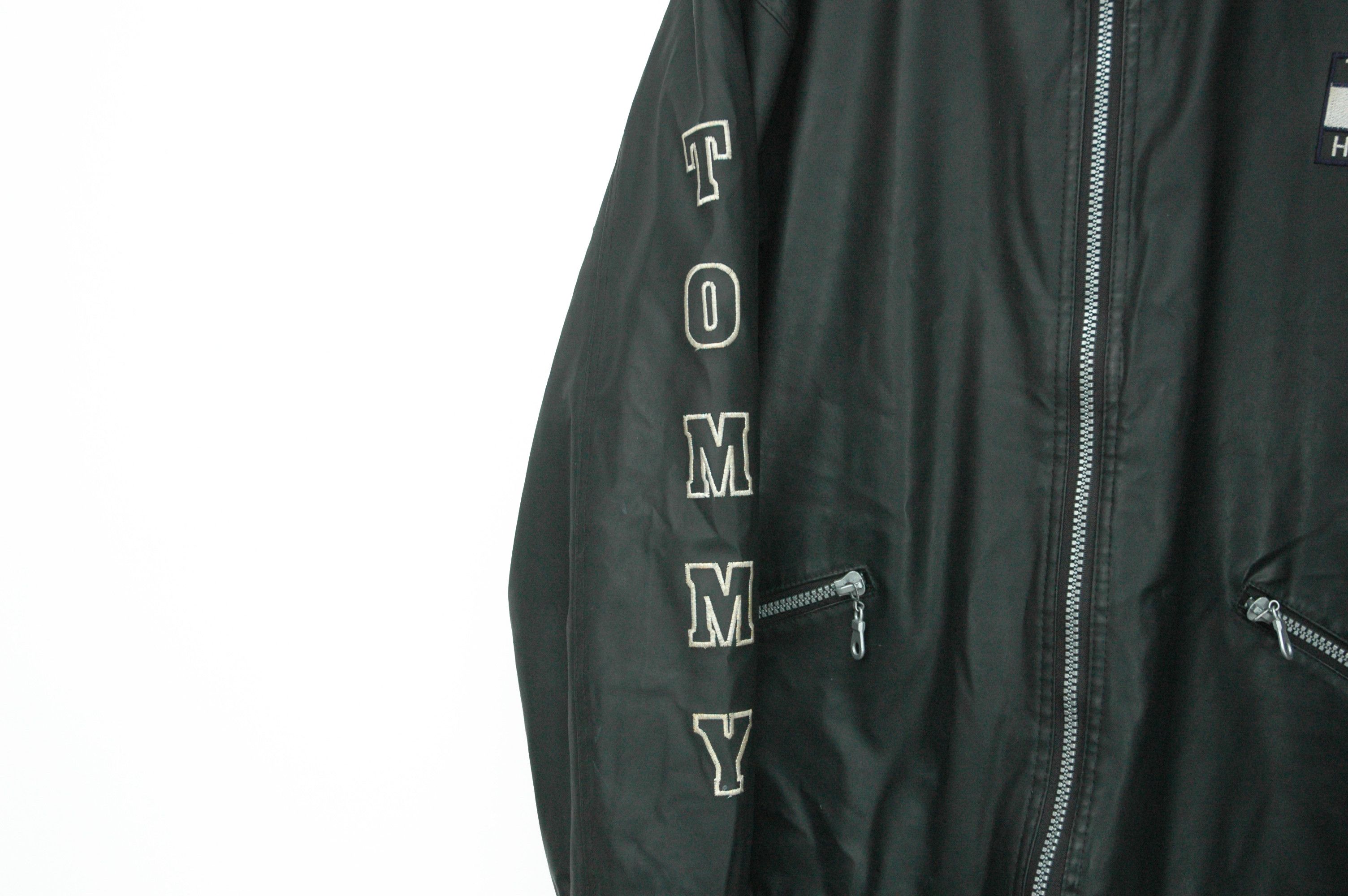 Tommy Hilfiger Vintage Tommy Hilfiger Big Logo Waterproof Jacket Size US XL / EU 56 / 4 - 5 Thumbnail