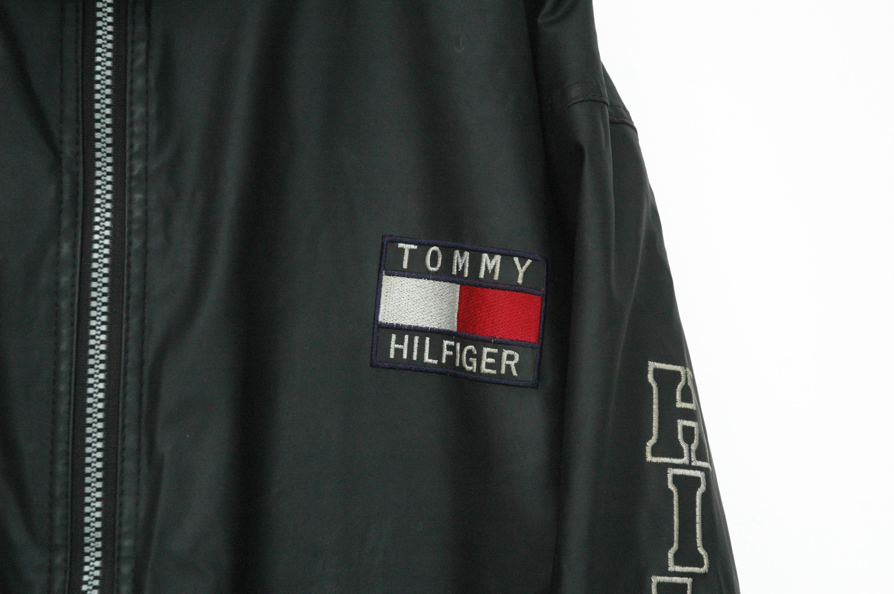 Tommy Hilfiger Vintage Tommy Hilfiger Big Logo Waterproof Jacket Size US XL / EU 56 / 4 - 3 Thumbnail