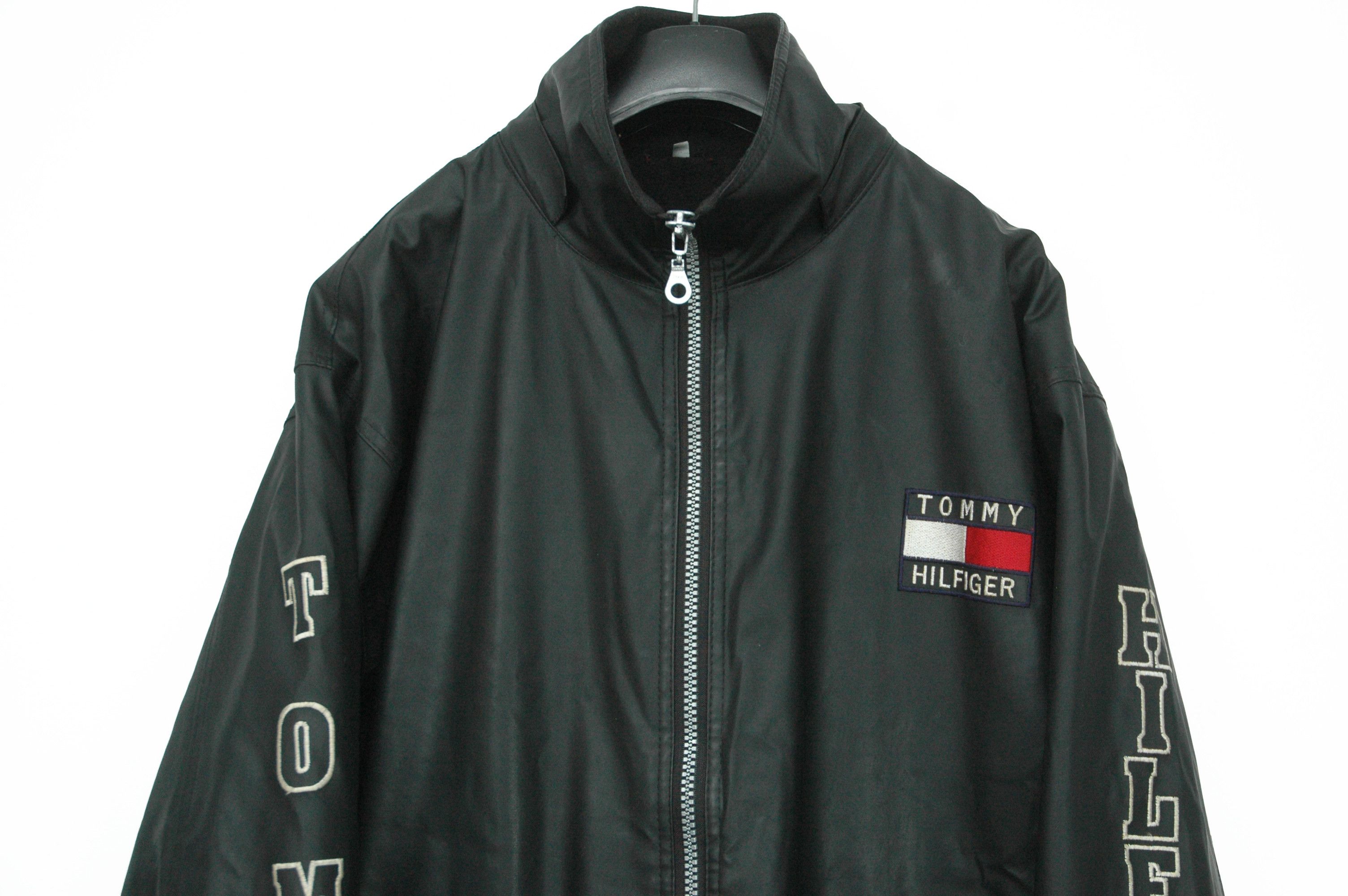 Tommy Hilfiger Vintage Tommy Hilfiger Big Logo Waterproof Jacket Size US XL / EU 56 / 4 - 2 Thumbnail
