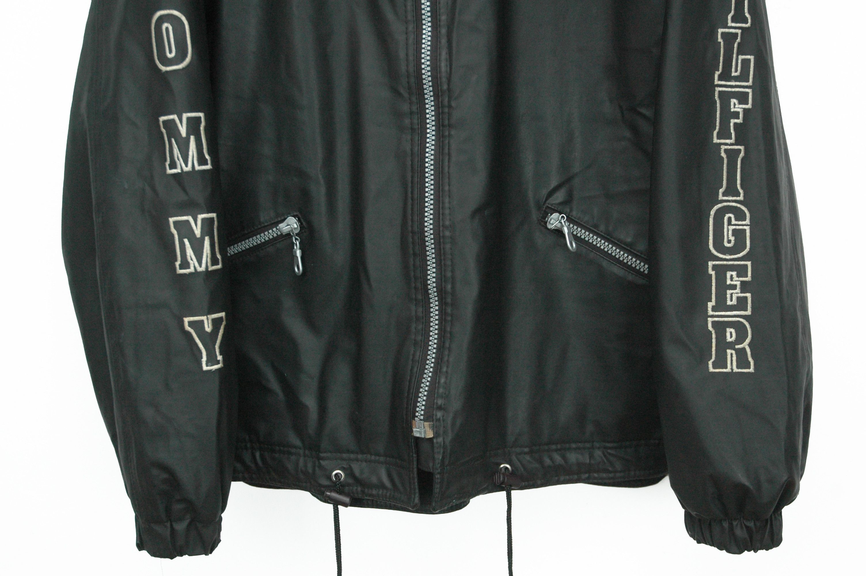 Tommy Hilfiger Vintage Tommy Hilfiger Big Logo Waterproof Jacket Size US XL / EU 56 / 4 - 6 Thumbnail