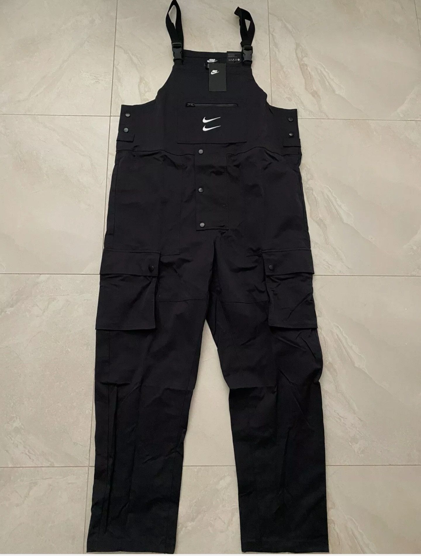 Nike SWOOSH オーバーオール Lサイズ Nike ブラックオーバーオール SWOOSH サイズL 【公式通販】