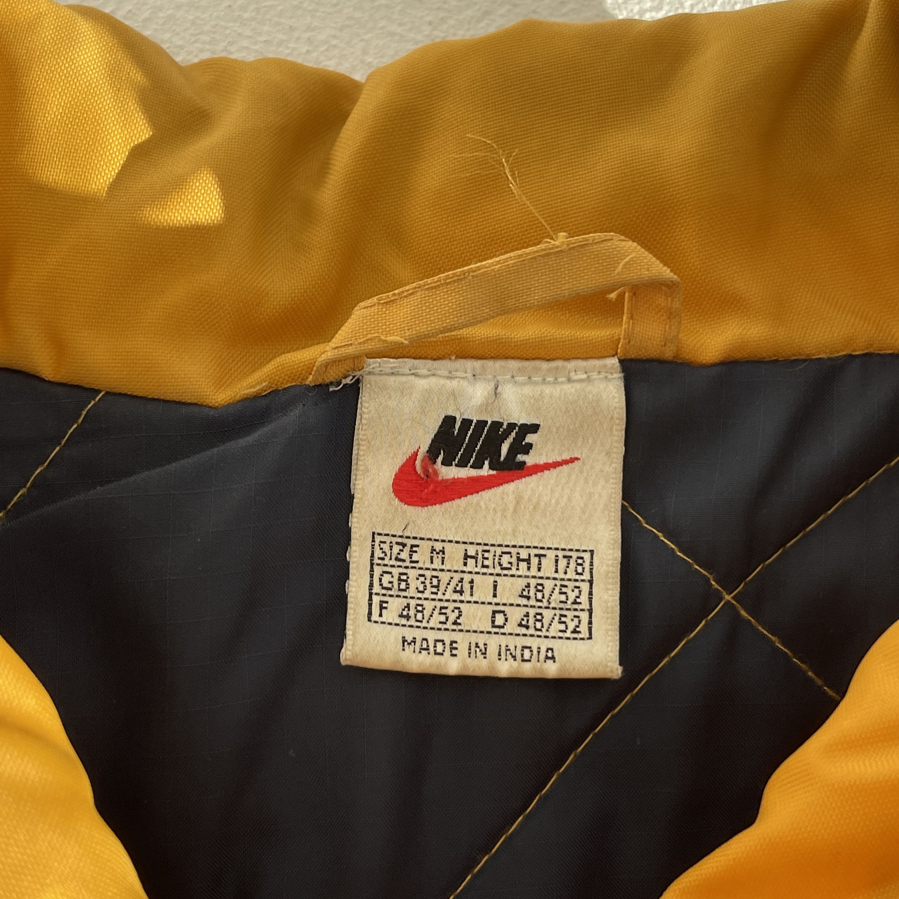 Nike Vintage Nike Big Swoosh Logo Padded Nylon Jacket Yellow M Size US M / EU 48-50 / 2 - 13 Thumbnail