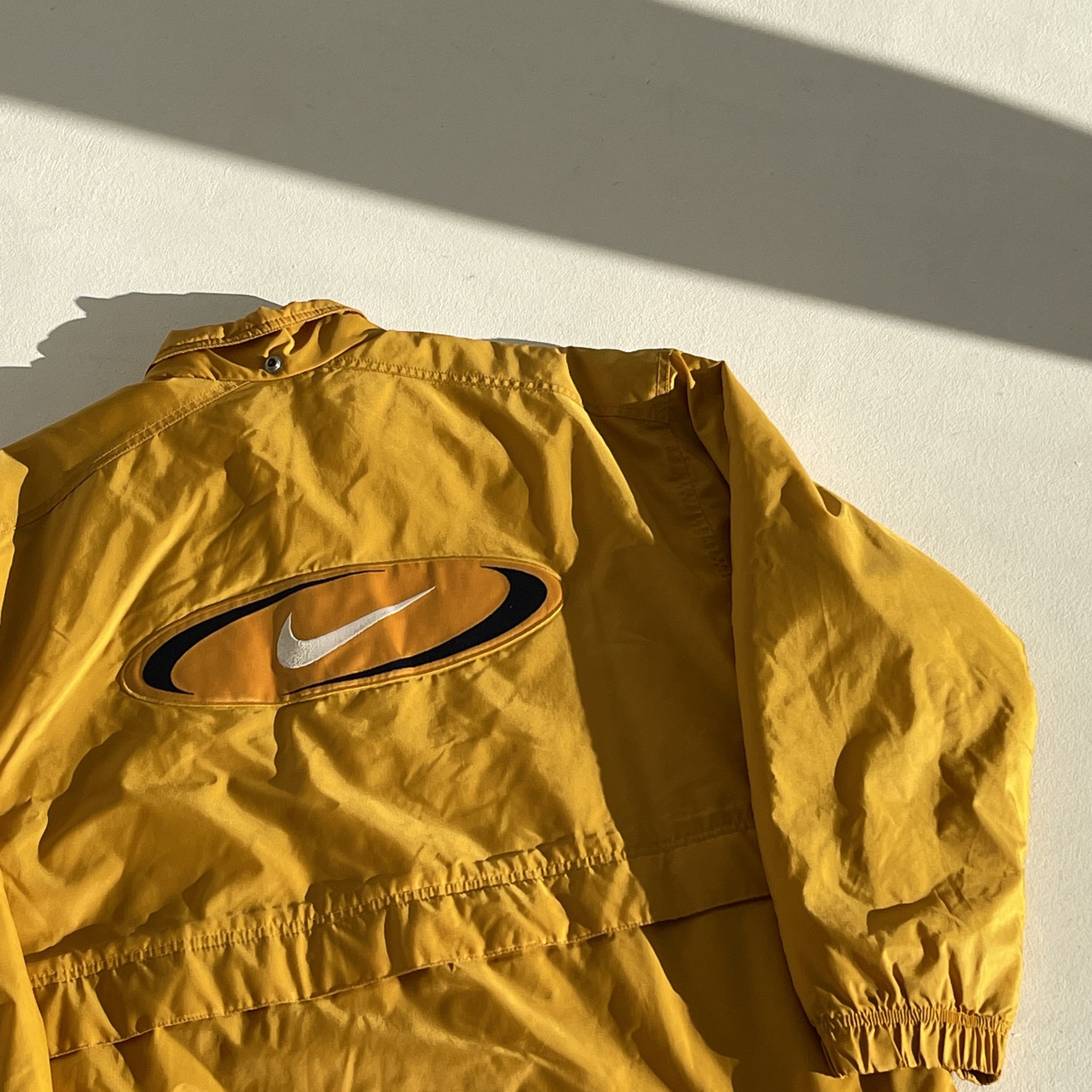 Nike Vintage Nike Big Swoosh Logo Padded Nylon Jacket Yellow M Size US M / EU 48-50 / 2 - 12 Thumbnail