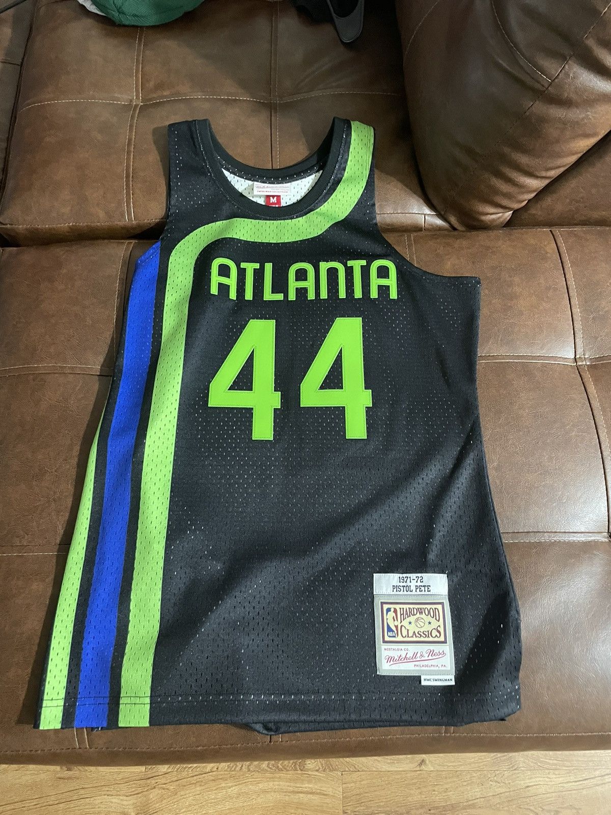 Vintage Atlanta selling Hawks Pistol Pete Mitchell & Ness Hardwood Classics Jersey