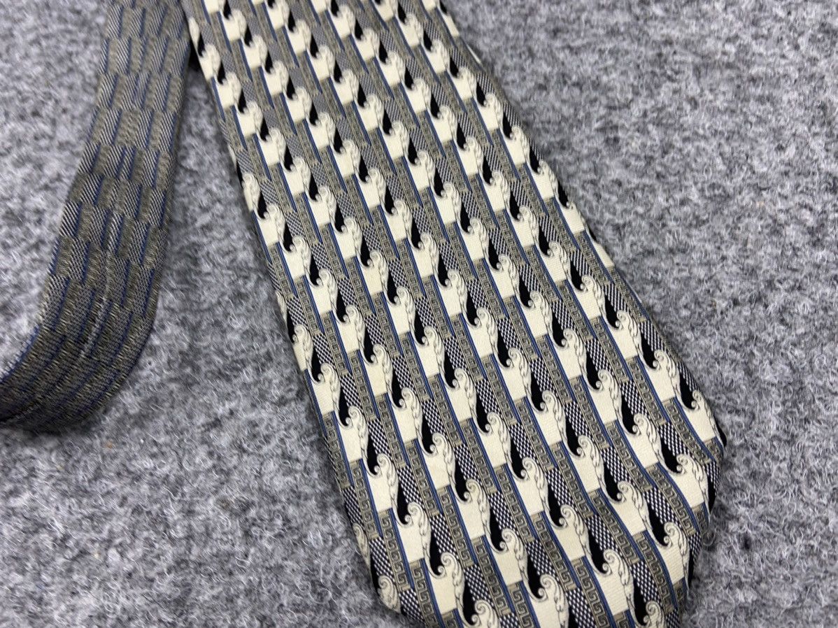 Versace Vintage Gianni Versace tie Size ONE SIZE - 10 Thumbnail