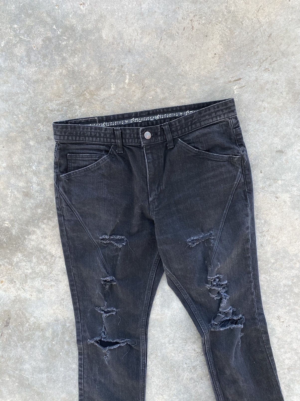 Number (N)ine Number (N)ine Darted Distressed + Ripped Denim Jeans Size 2 Size US 30 / EU 46 - 2 Thumbnail