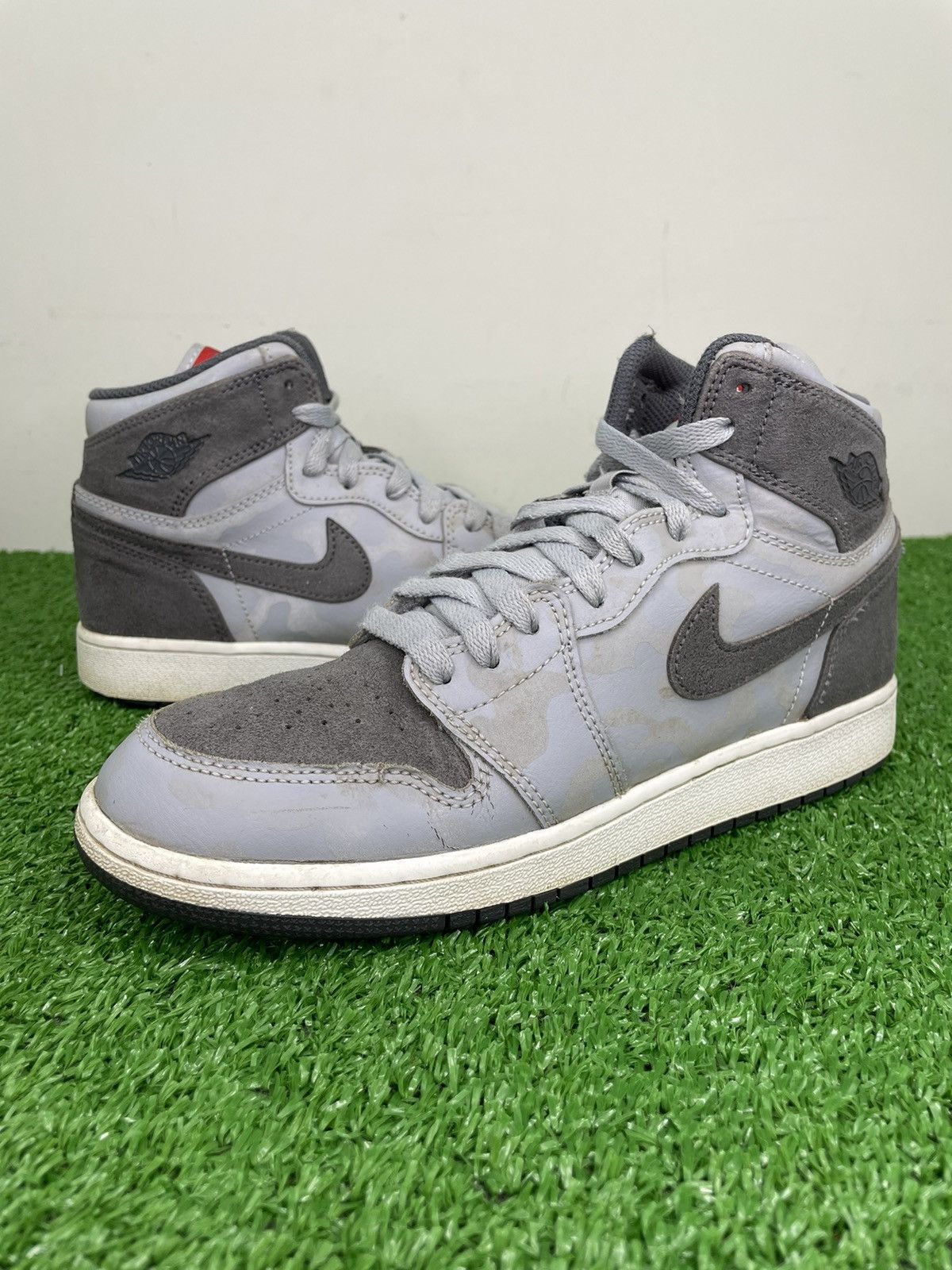 Jordan Brand Air Jordan 1 Retro Hi Premium GS Camo Size US 7 / EU 40 - 1 Thumbnail