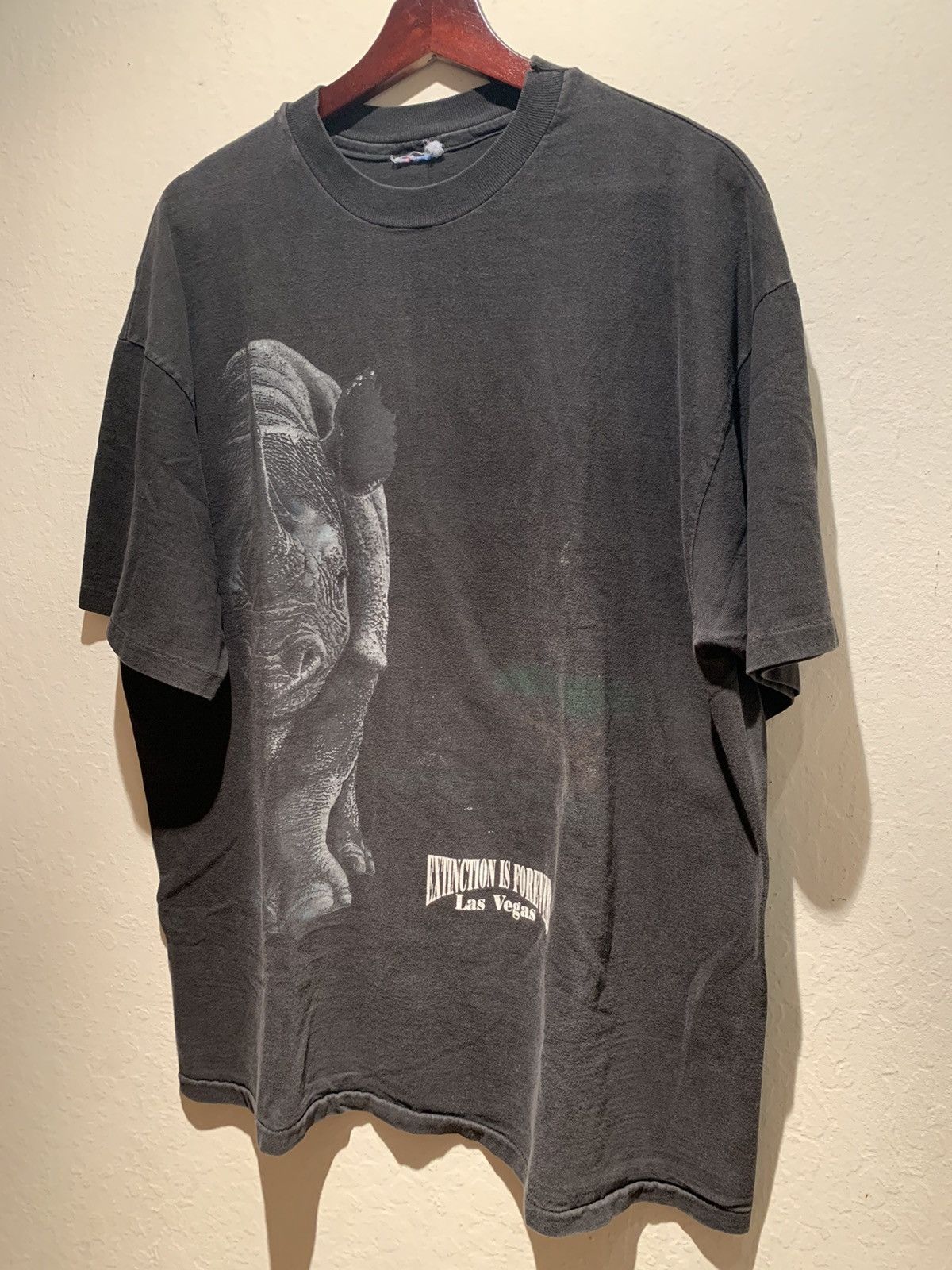 Other × Vintage *RARE* Vintage Extinction Is Forever Las Vegas Rhino T-Shirt Size US XL / EU 56 / 4 - 1 Thumbnail