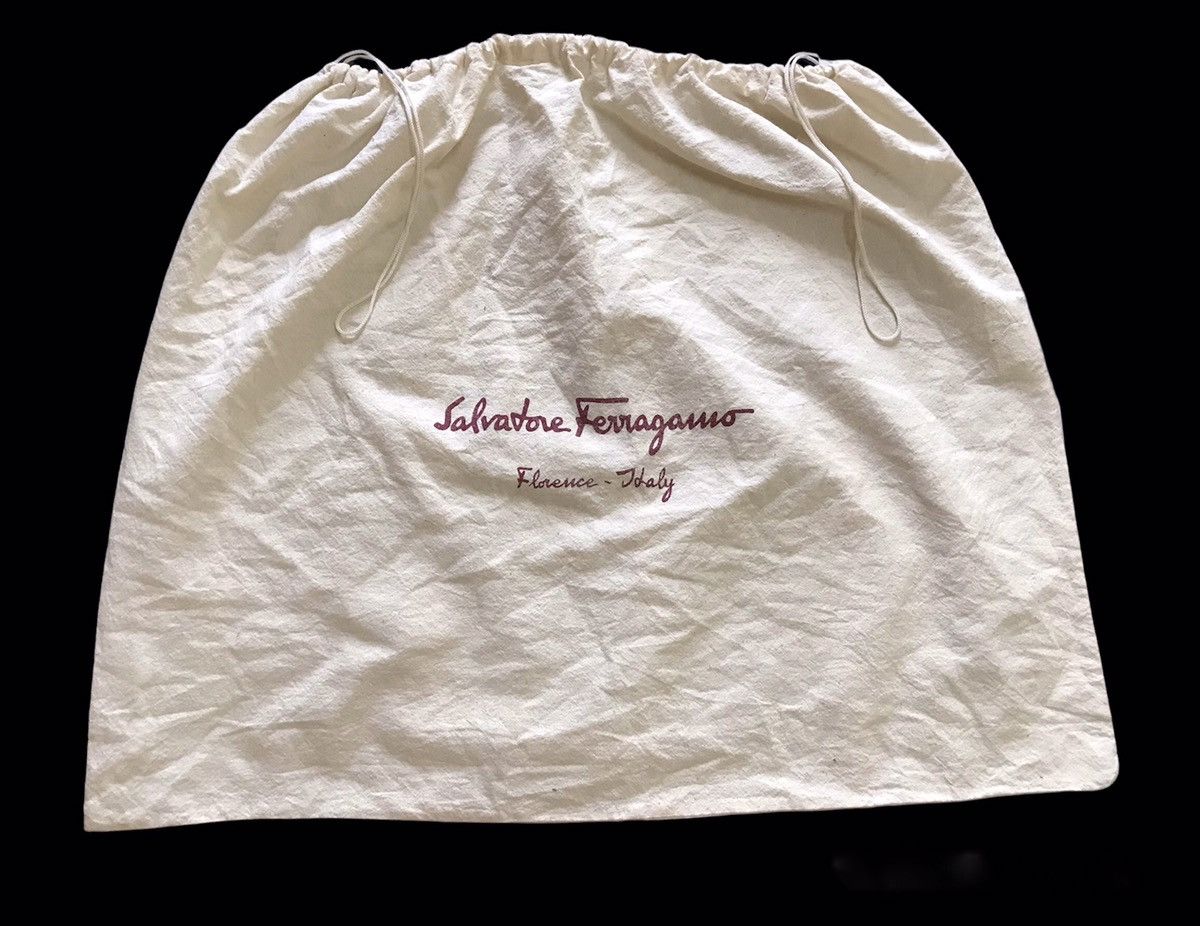 Ferragamo clearance dust bag