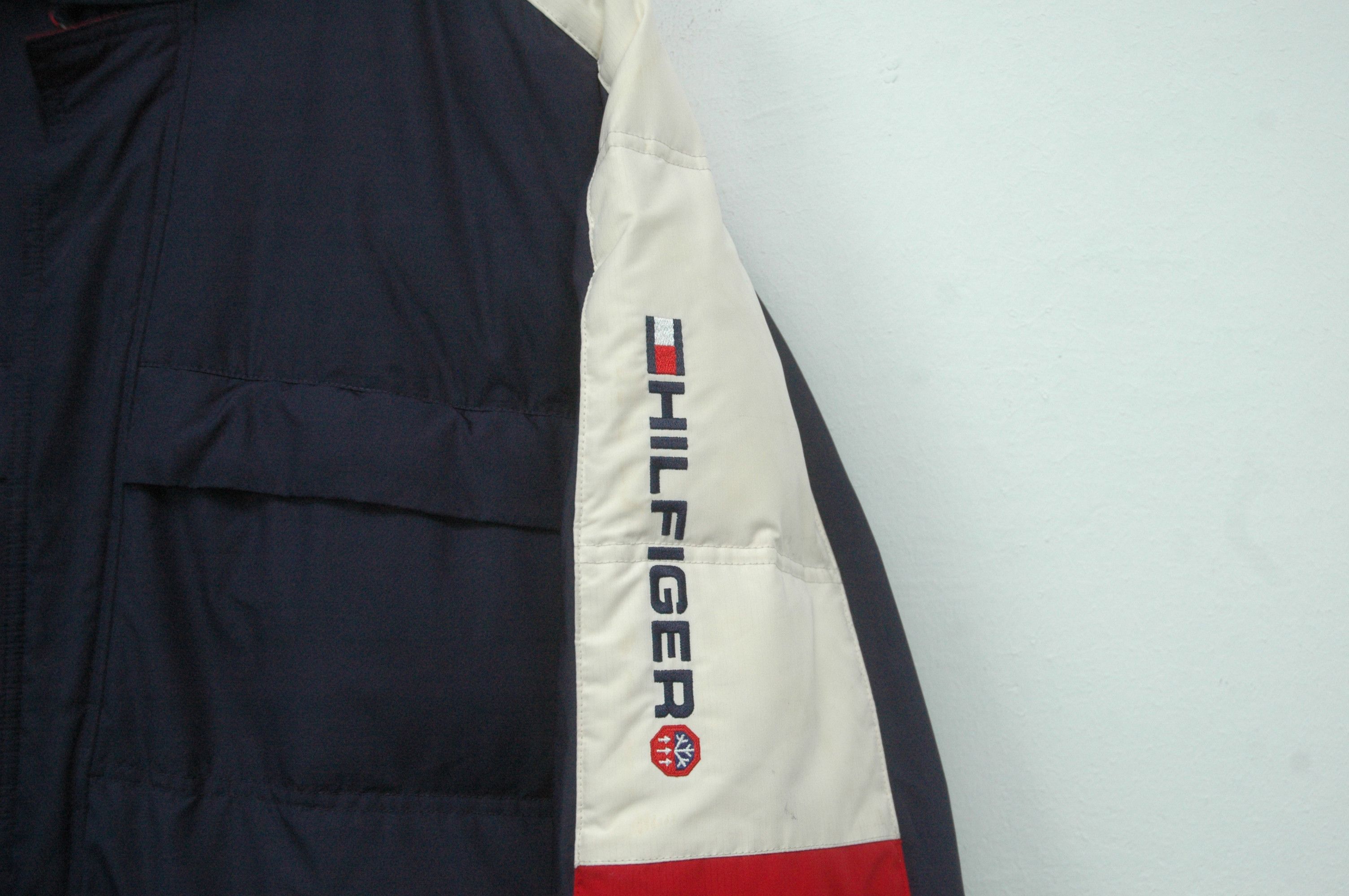 Tommy Hilfiger Vintage Tommy Hilfiger Down Puffer Parka Size US L / EU 52-54 / 3 - 4 Thumbnail