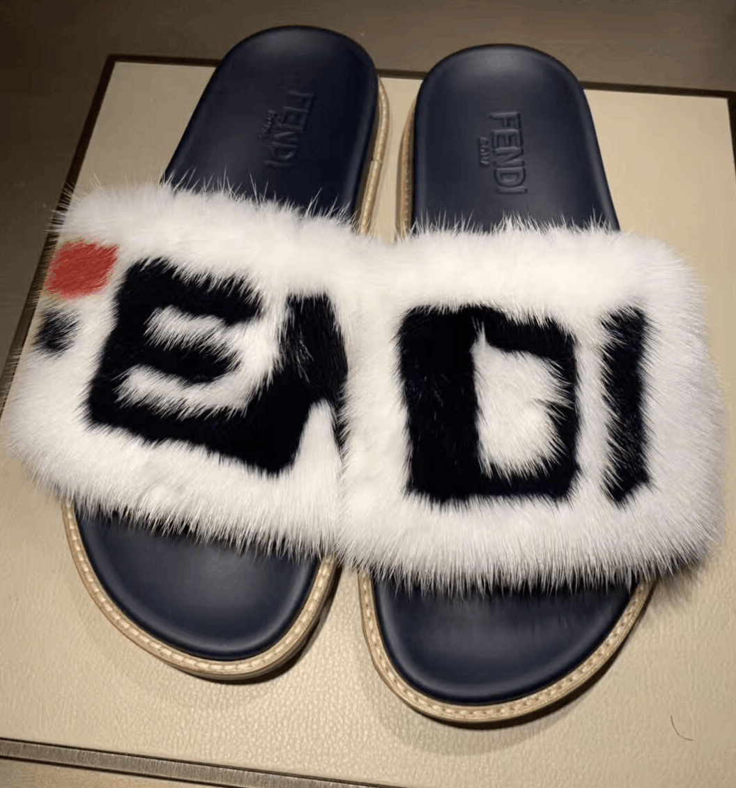 FENDI ROMA SLIDE IN WHITE GRAINED CALFSKIN WITH LOGO