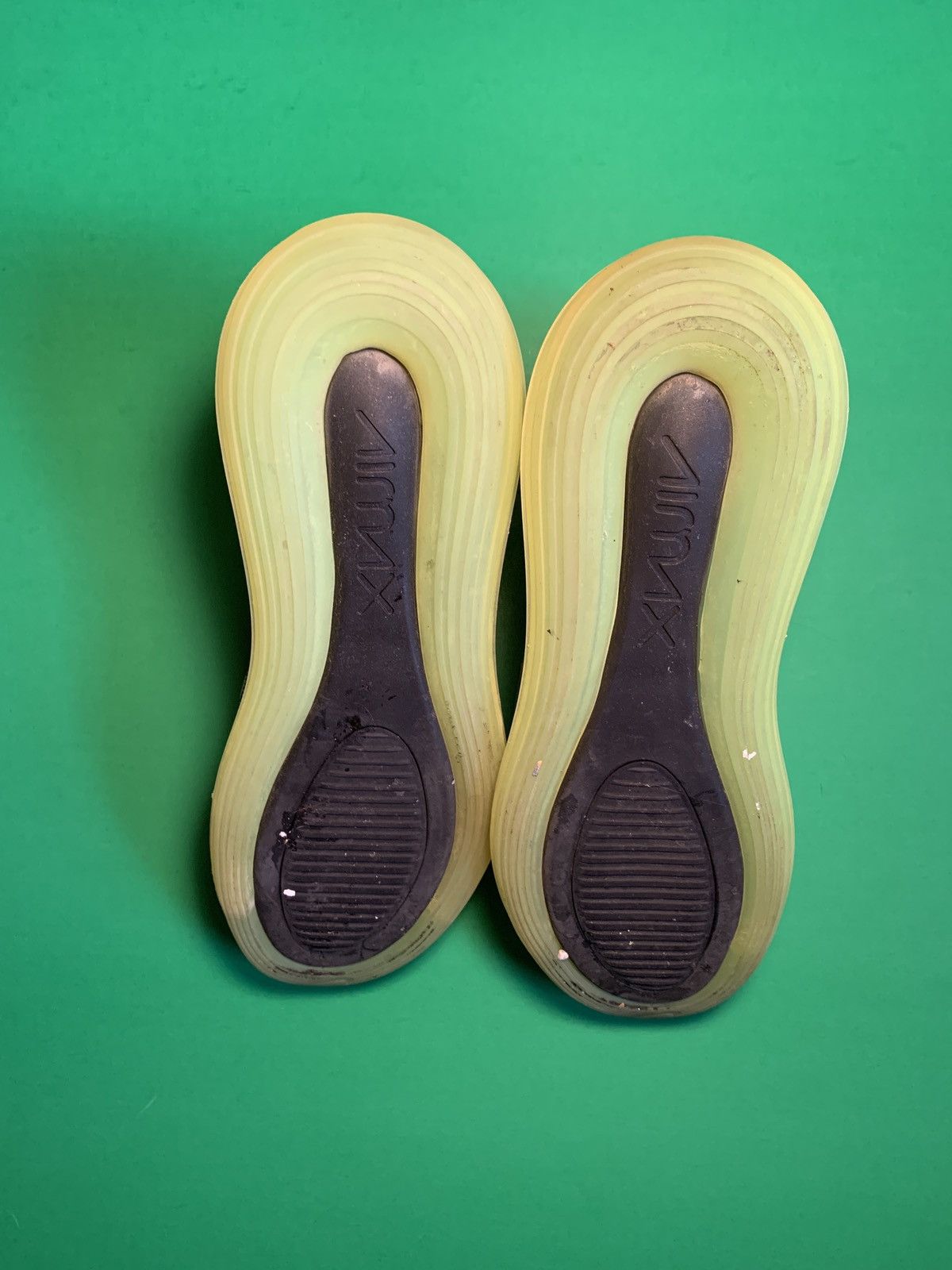 Nike Air Max 720 Neon Collection Size US 10 / EU 43 - 5 Thumbnail