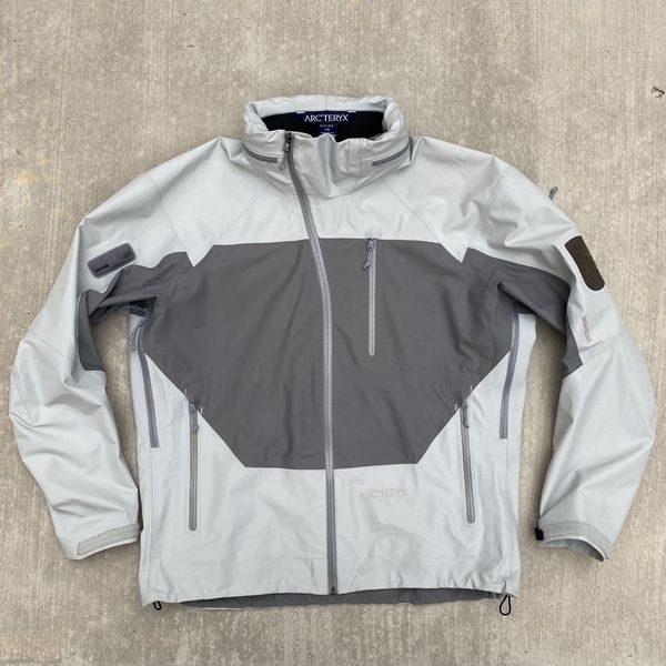 Arc'Teryx Arc'teryx Sidewinder AR - Statue | Grailed