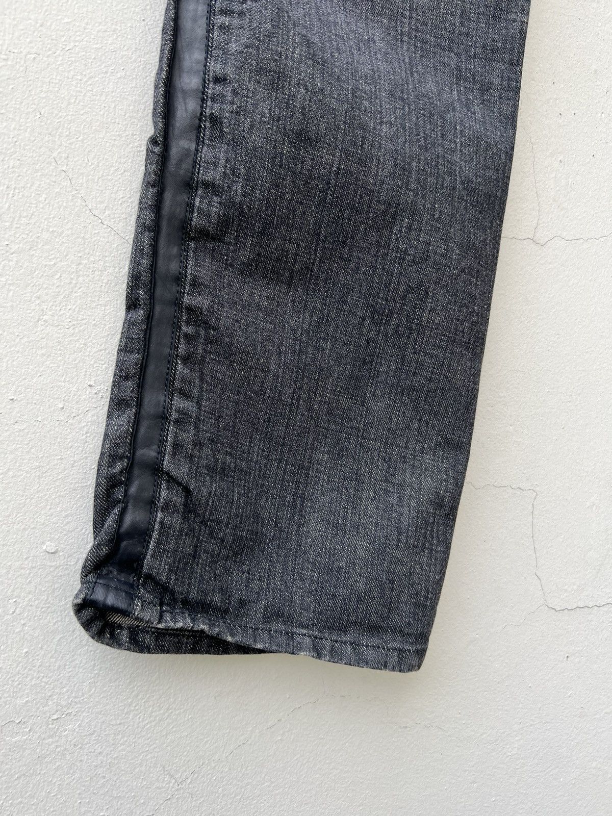 ABAHOUSE ABAHOUSE Japan Side Tape Leather Wrinkled Leg Denim Jeans Size US 30 / EU 46 - 11 Thumbnail