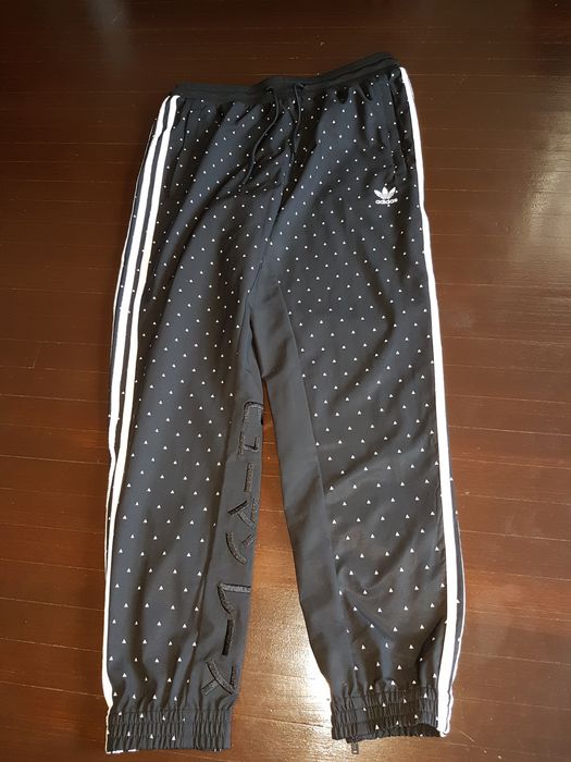 Adidas human race outlet carrot pants