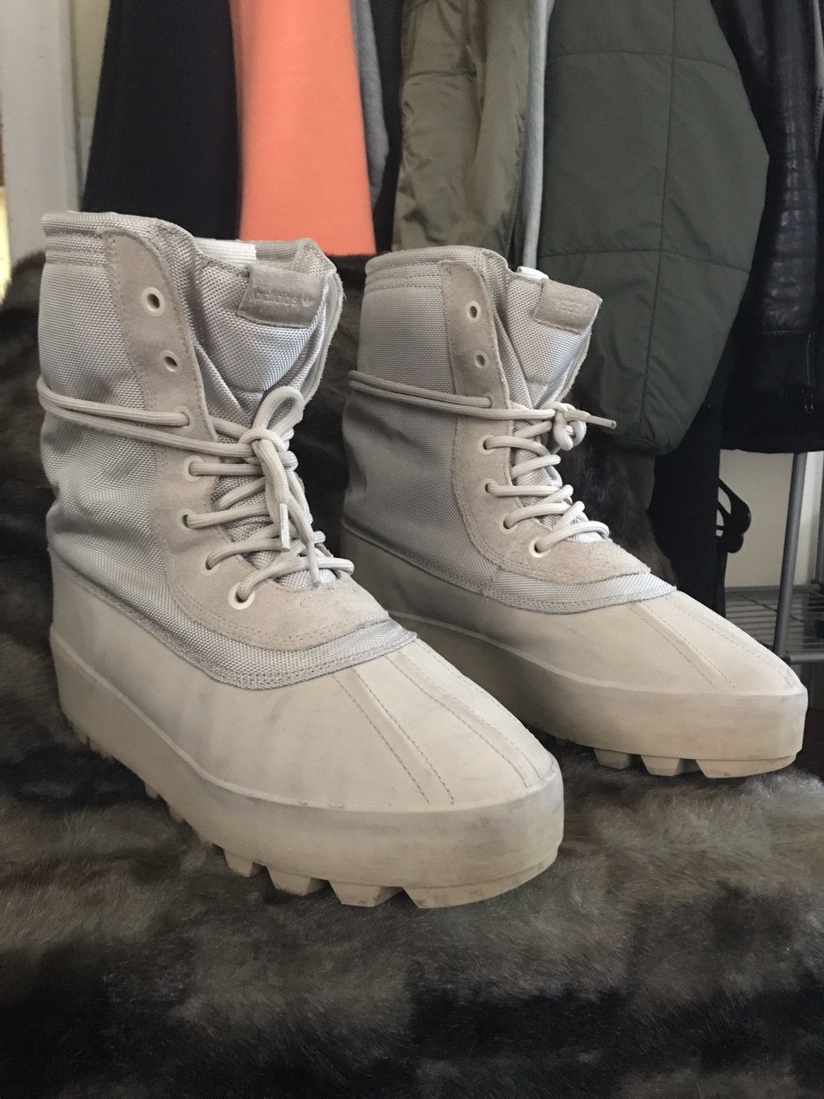 adidas gazelle silver green womens adidas Yeezy 950 'Peyote'