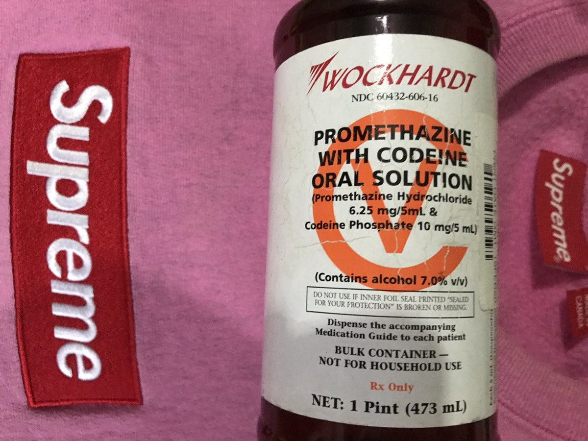 Supreme Pink Box Logo Crewneck F/W15 Size US L / EU 52-54 / 3 - 7 Thumbnail
