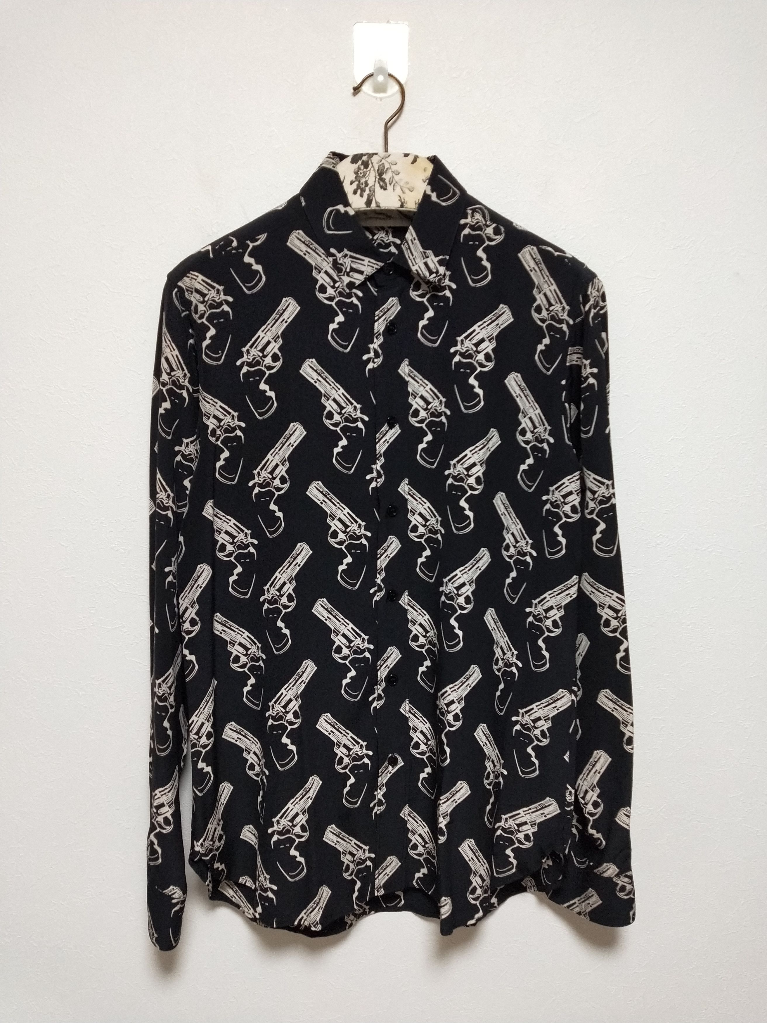 Saint laurent gun shirt sales
