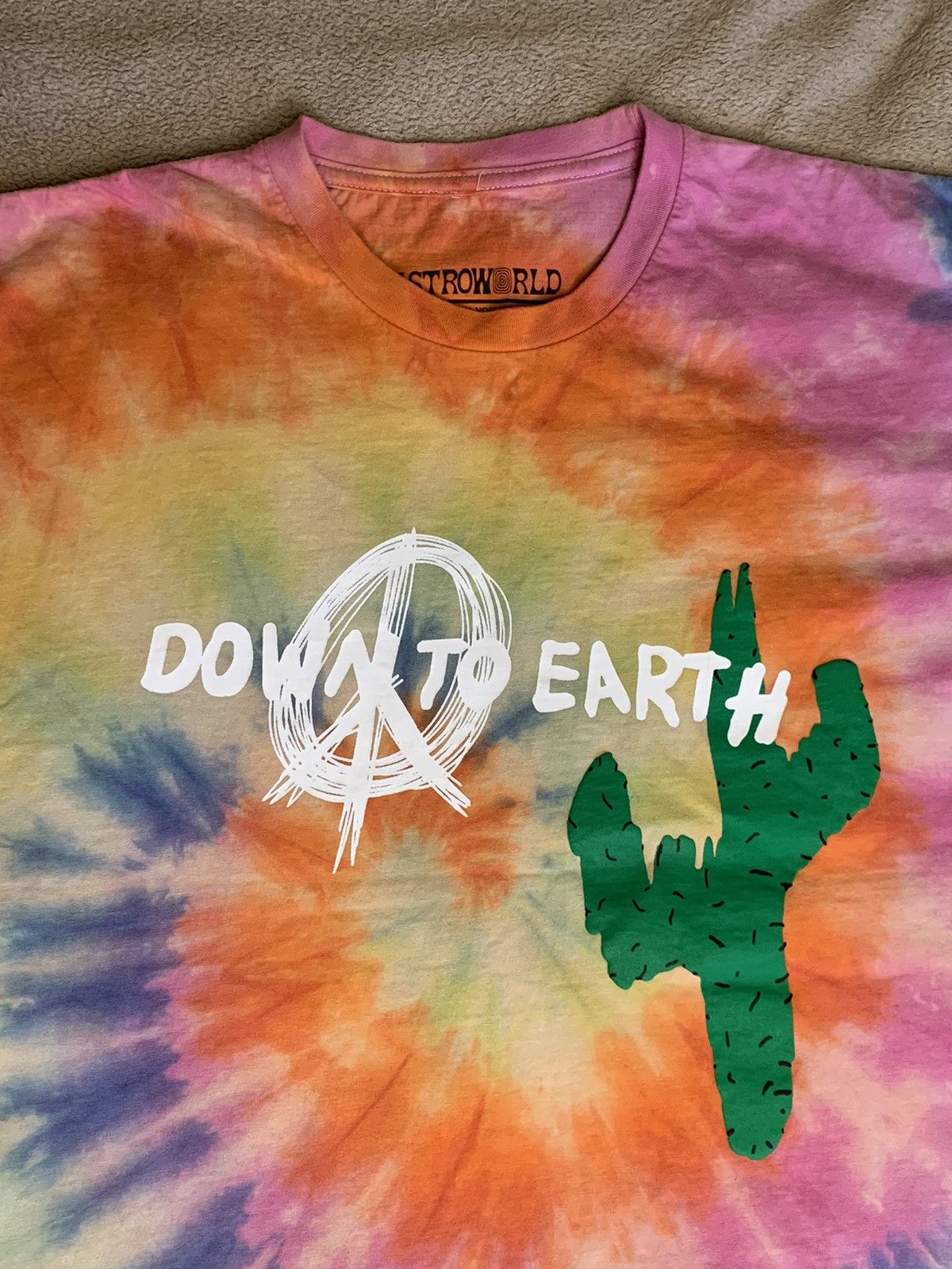 Dover Street Market × Travis Scott Astroworld Travis Scott x DSM 2019 tye dye tee down to earth Size US XL / EU 56 / 4 - 7 Thumbnail