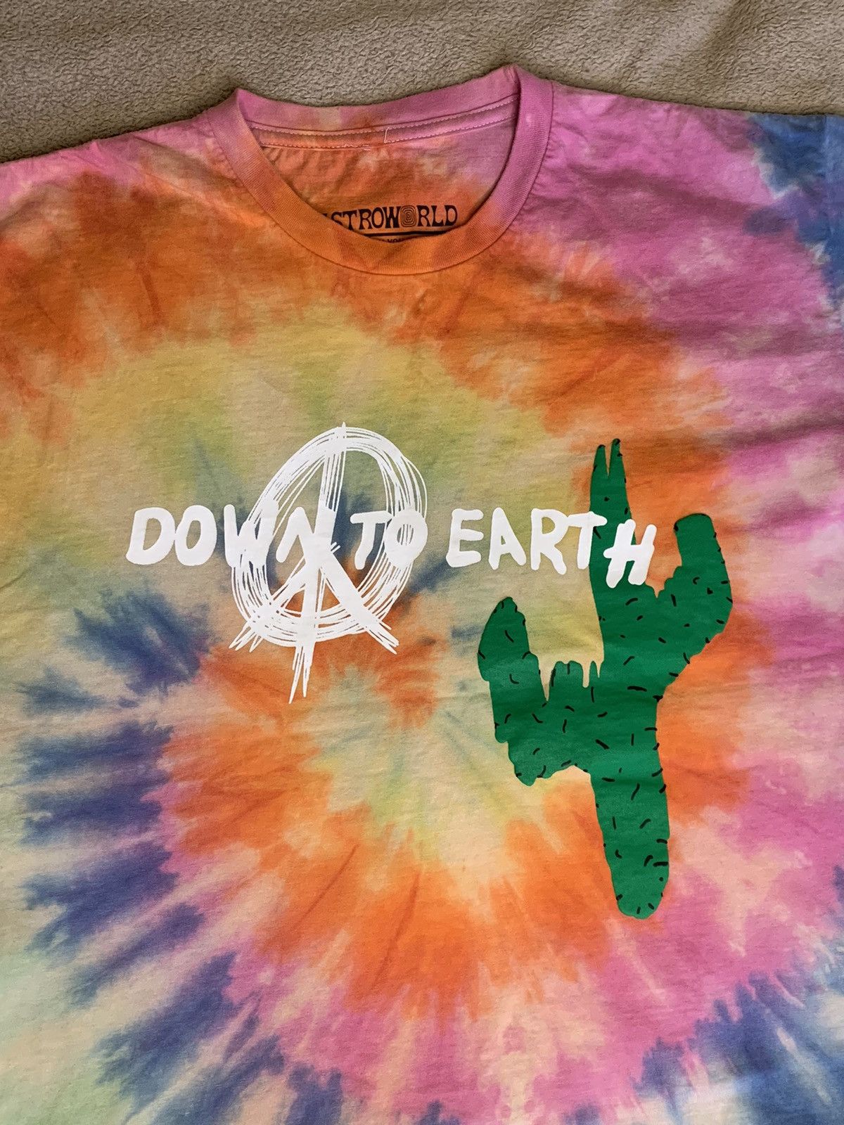 Dover Street Market × Travis Scott Astroworld Travis Scott x DSM 2019 tye dye tee down to earth Size US XL / EU 56 / 4 - 6 Thumbnail