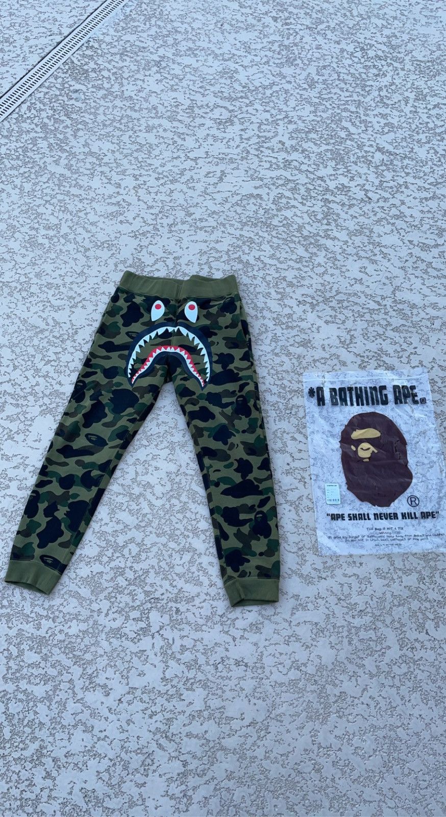 Bape BAPE 1st Camo Shark Sweat pants Size US 32 / EU 48 - 2 Thumbnail