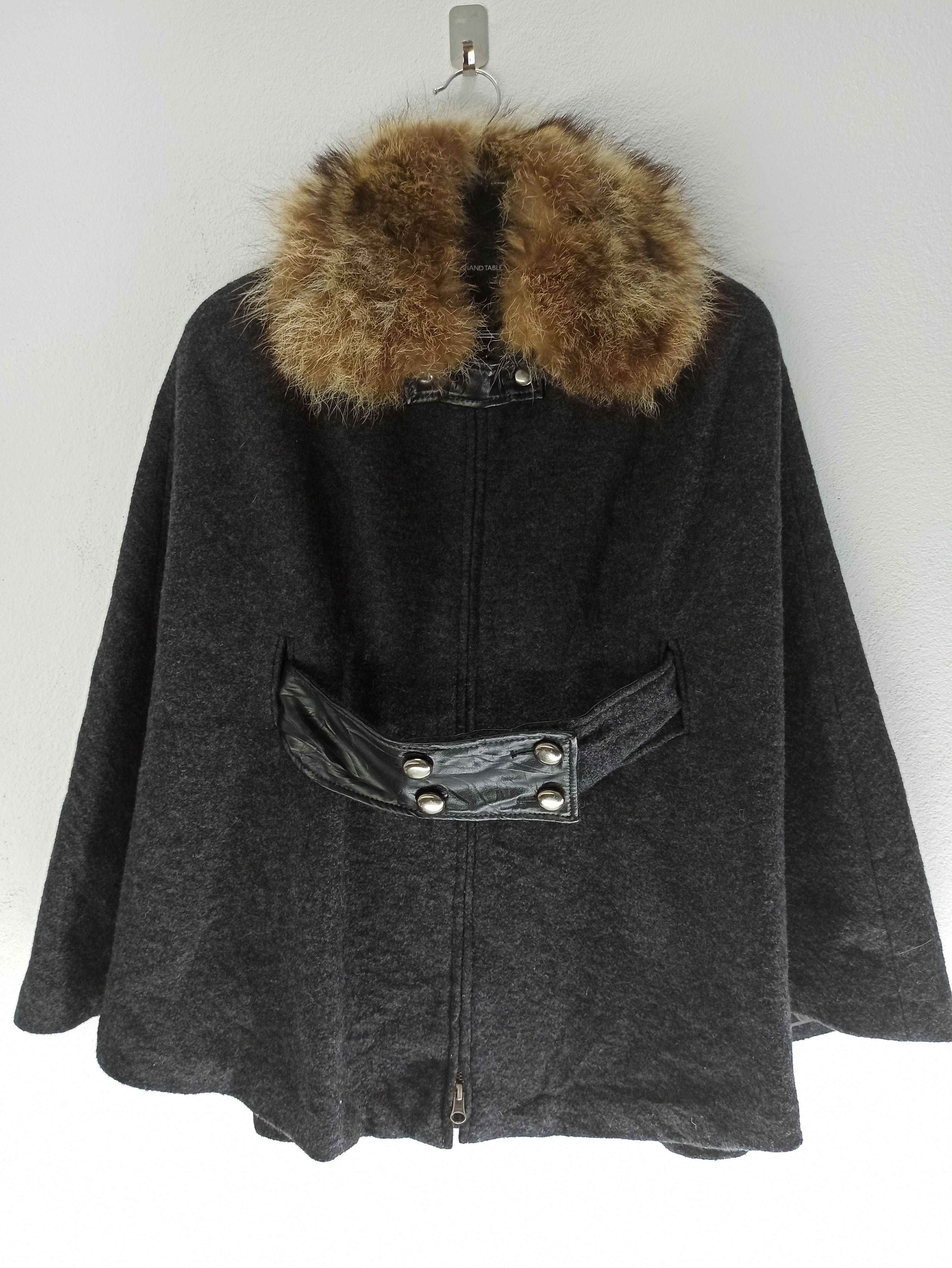 Cloak Luxury Design Wool Cloak With Fur Collar Belted Grand Table Size US M / EU 48-50 / 2 - 1 Thumbnail