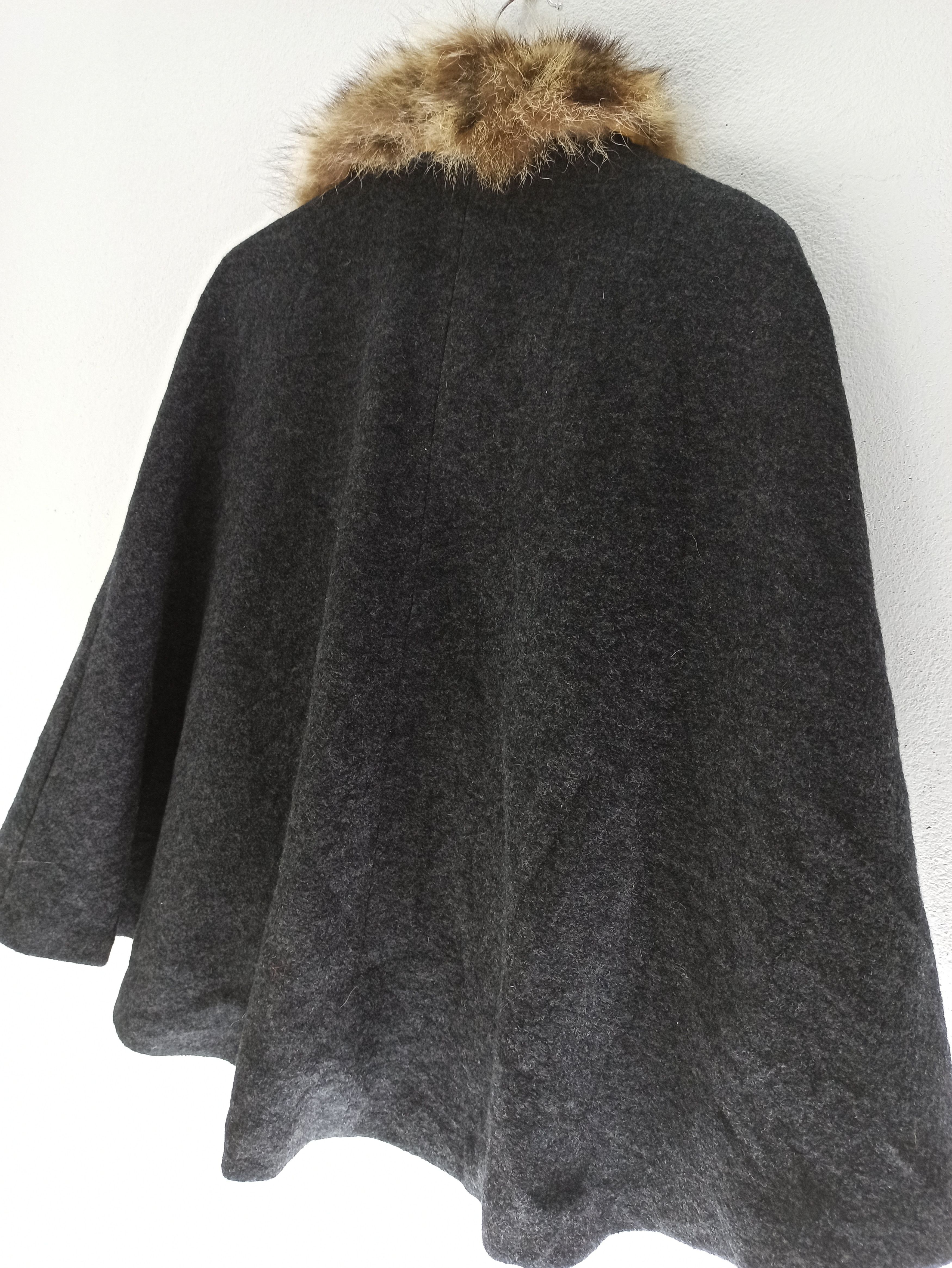 Cloak Luxury Design Wool Cloak With Fur Collar Belted Grand Table Size US M / EU 48-50 / 2 - 3 Thumbnail