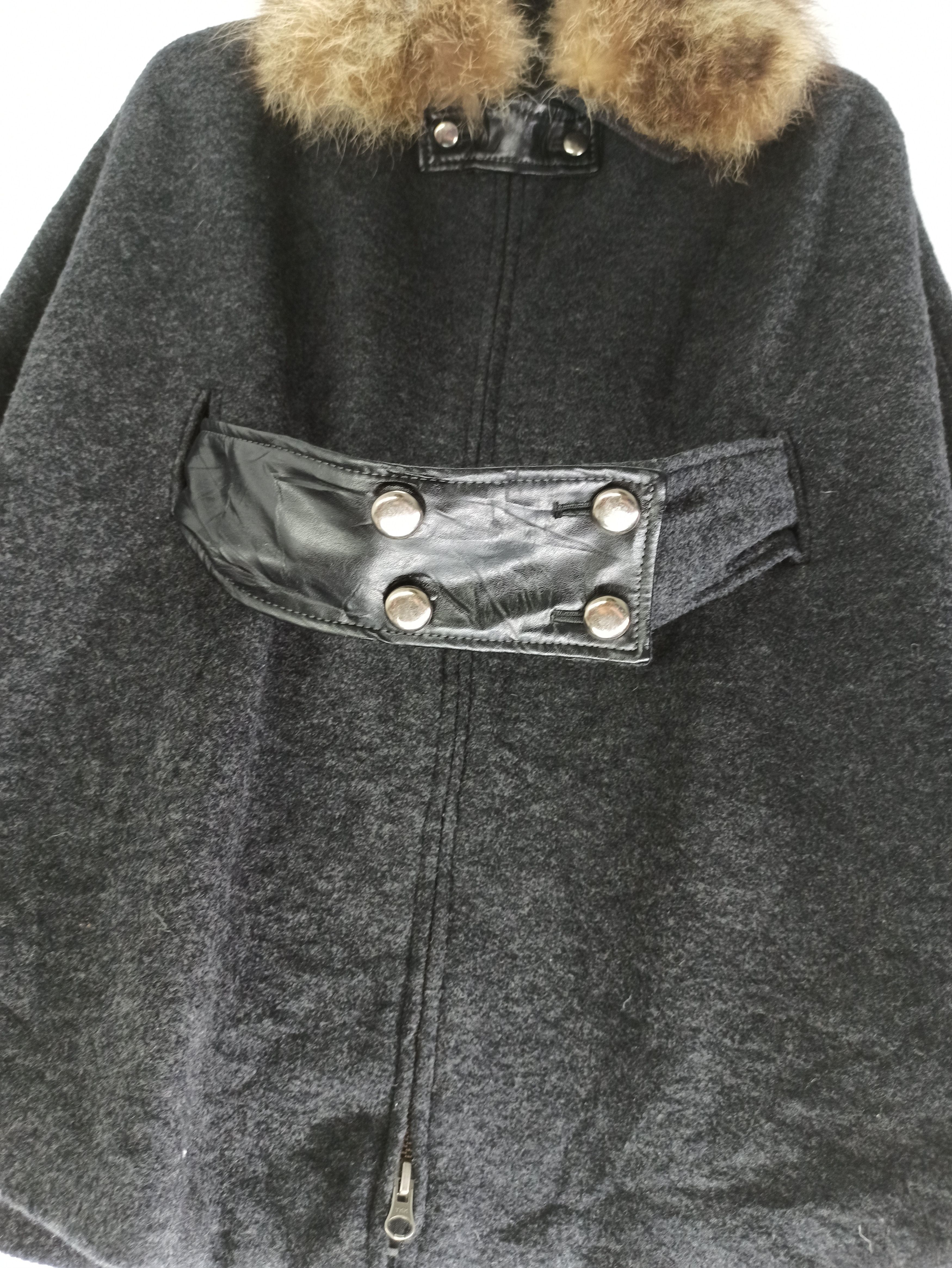 Cloak Luxury Design Wool Cloak With Fur Collar Belted Grand Table Size US M / EU 48-50 / 2 - 4 Thumbnail
