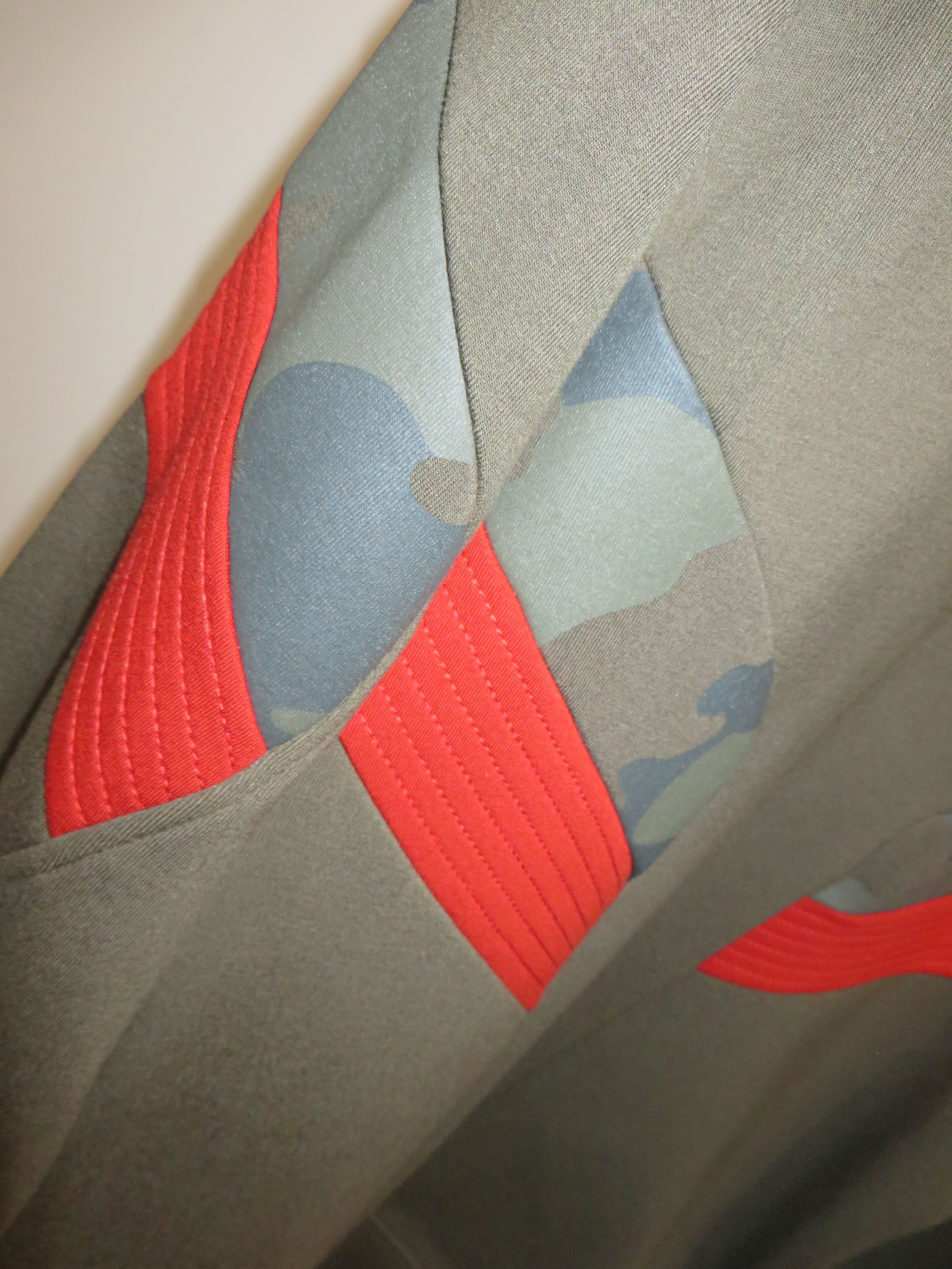 Neil Barrett Contrast neoprene inserts sweatshirt Size US XXL / EU 58 / 5 - 4 Thumbnail