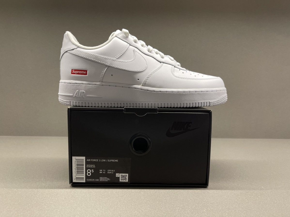 Nike × Supreme Air Force 1 Low White Size US 8.5 / EU 41-42 - 2 Thumbnail