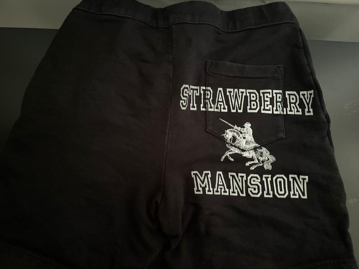 Streetwear Strawberry mansion black shorts Size US 30 / EU 46 - 4 Preview