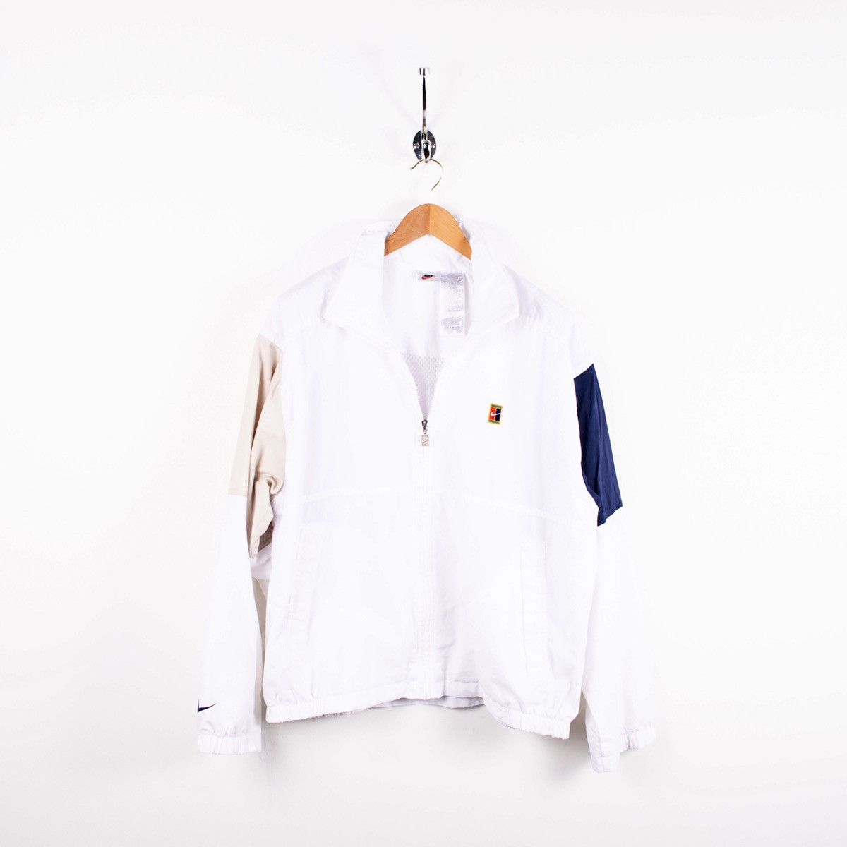 Nike Vintage Nike Challenge Court White Windbreaker Jacket Size US L / EU 52-54 / 3 - 1 Thumbnail