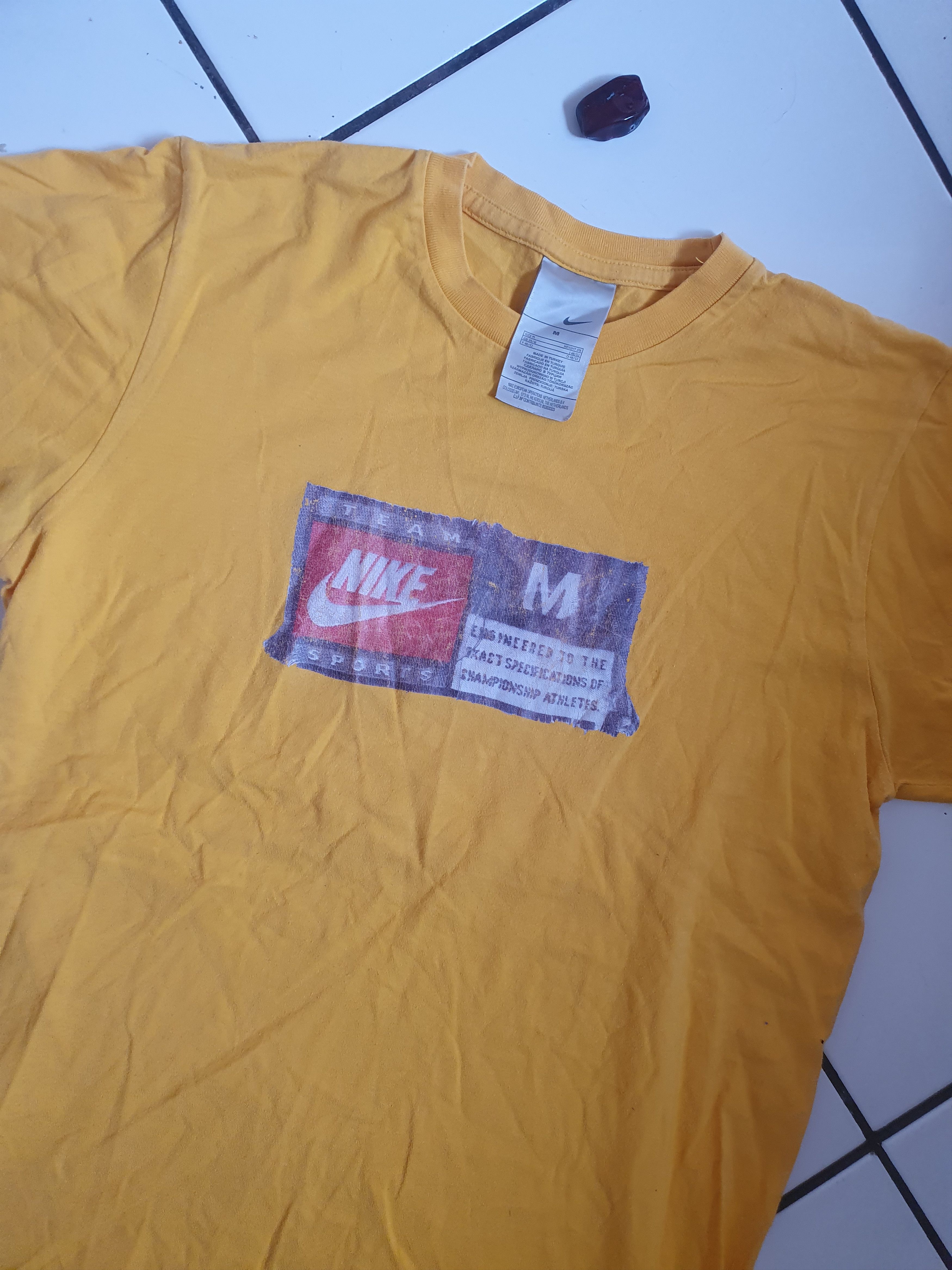 Nike Nike team sport tag print SWAG t-shirt,sz M Size US M / EU 48-50 / 2 - 1 Thumbnail