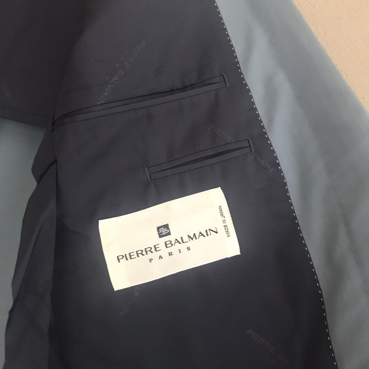 Pierre Balmain New with tag!!Piere Balmain double breast blazer Size US M / EU 48-50 / 2 - 9 Thumbnail