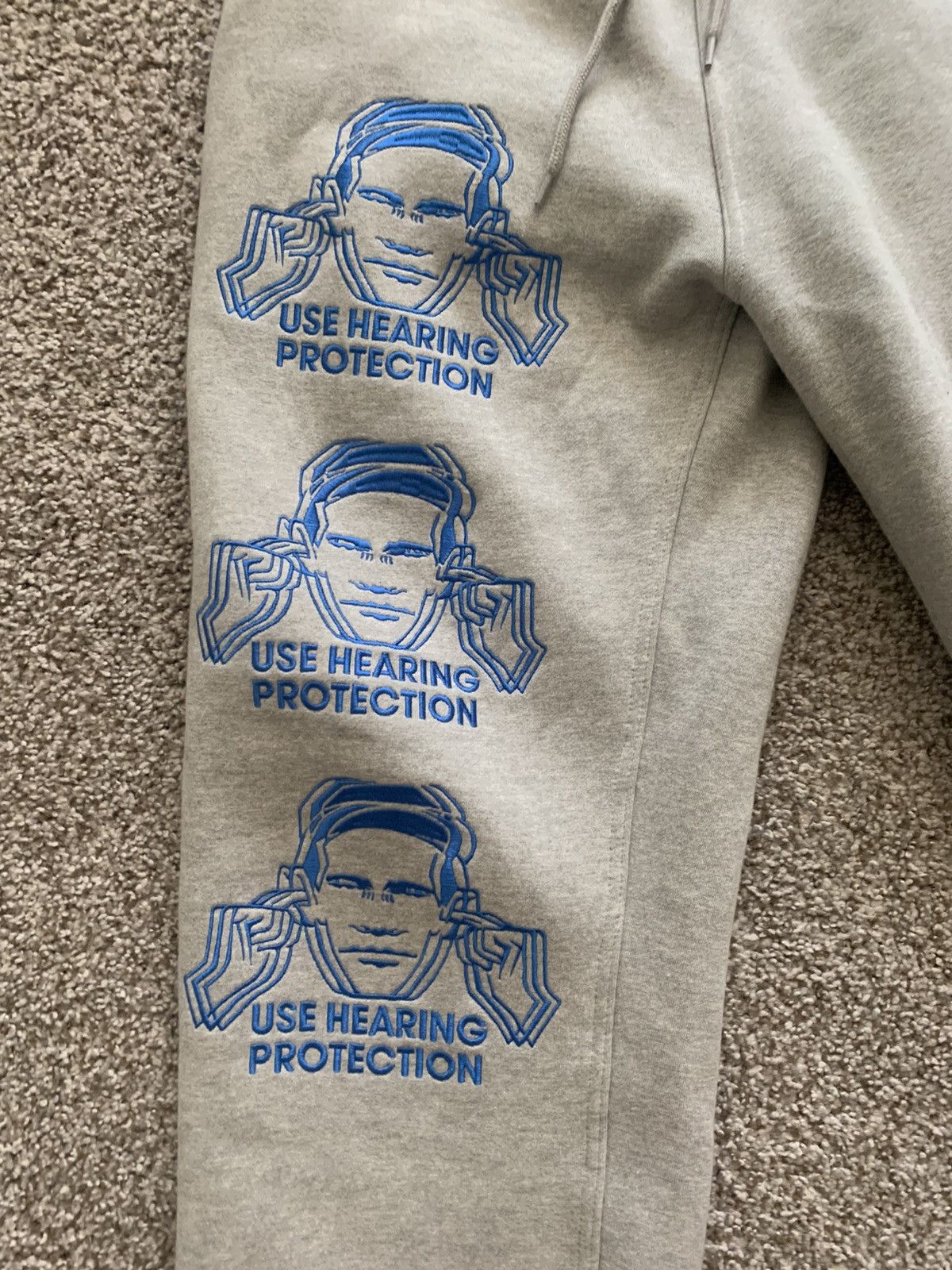 Pleasures PLEASURES RARE “USE HEARING PROTECTION” SWEATPANTS Size US 36 / EU 52 - 2 Thumbnail