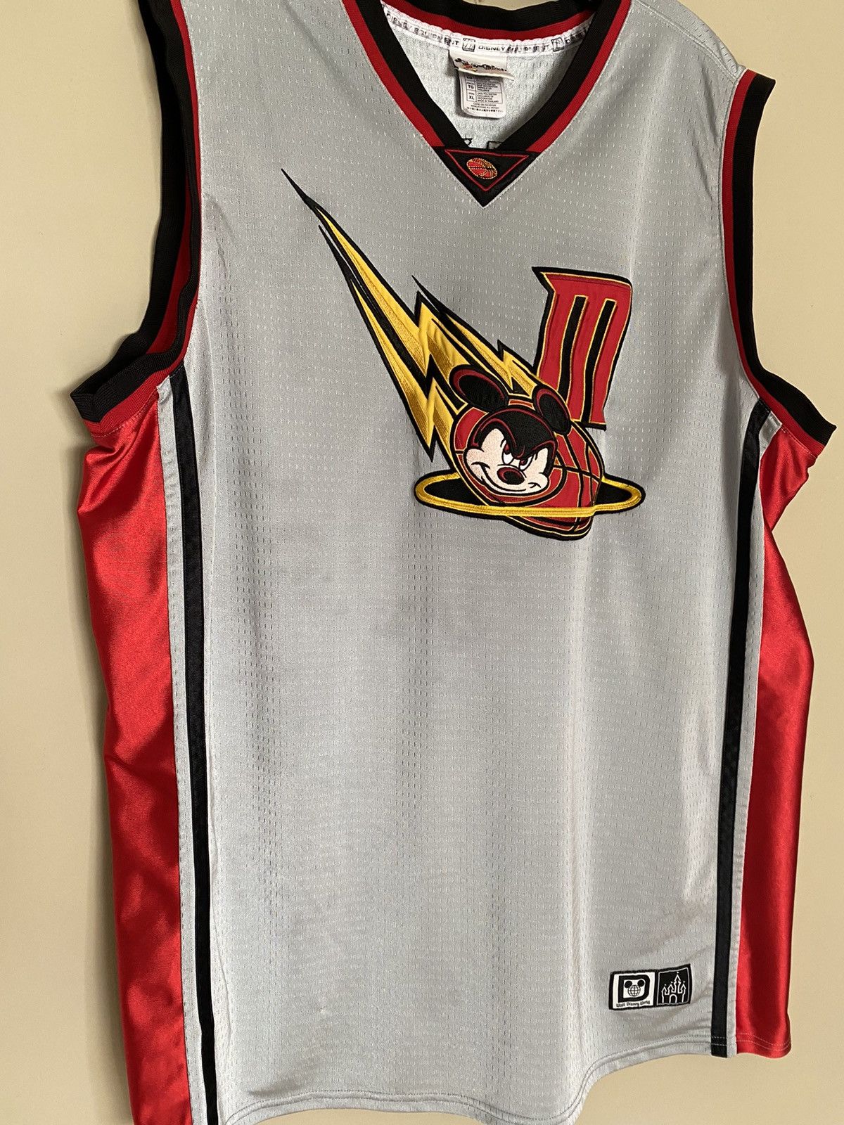 Mickey Mouse Walt Disney World Mickey Mouse Basketball Jersey #28 Size US XL / EU 56 / 4 - 6 Thumbnail