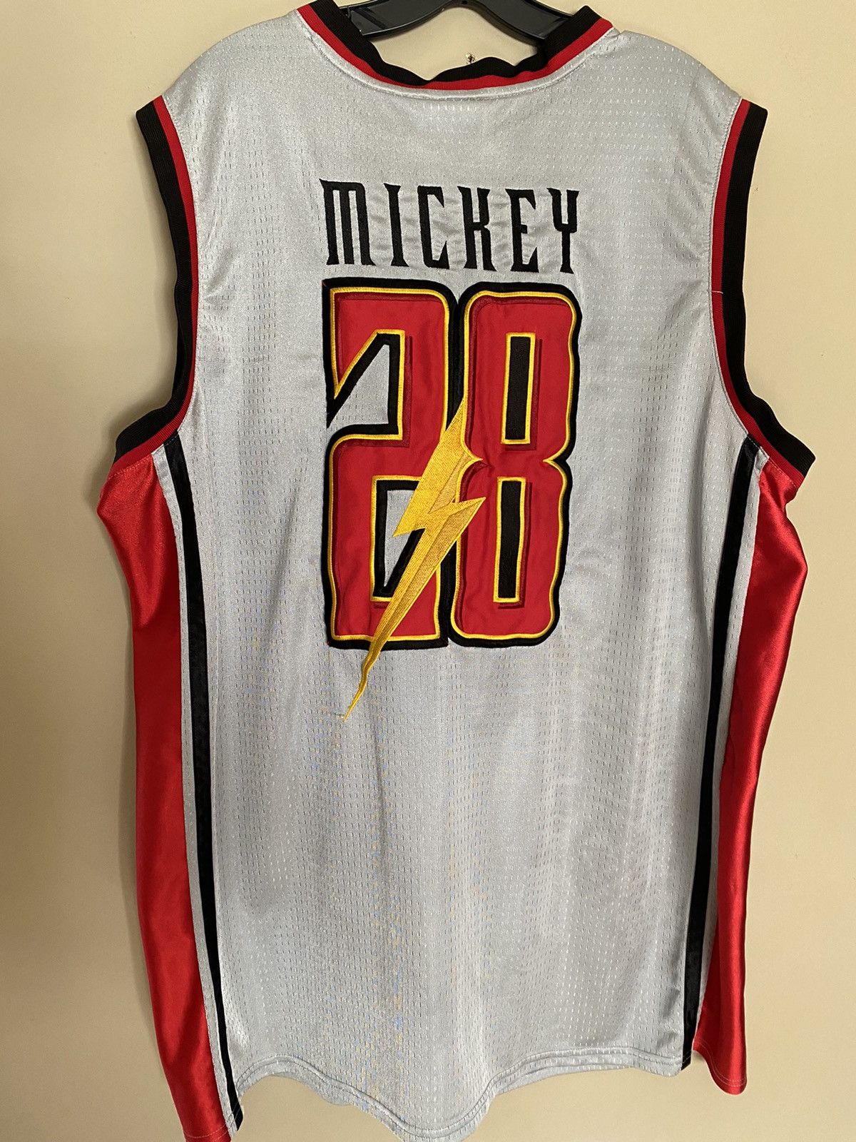 Mickey Mouse Walt Disney World Mickey Mouse Basketball Jersey #28 Size US XL / EU 56 / 4 - 7 Thumbnail