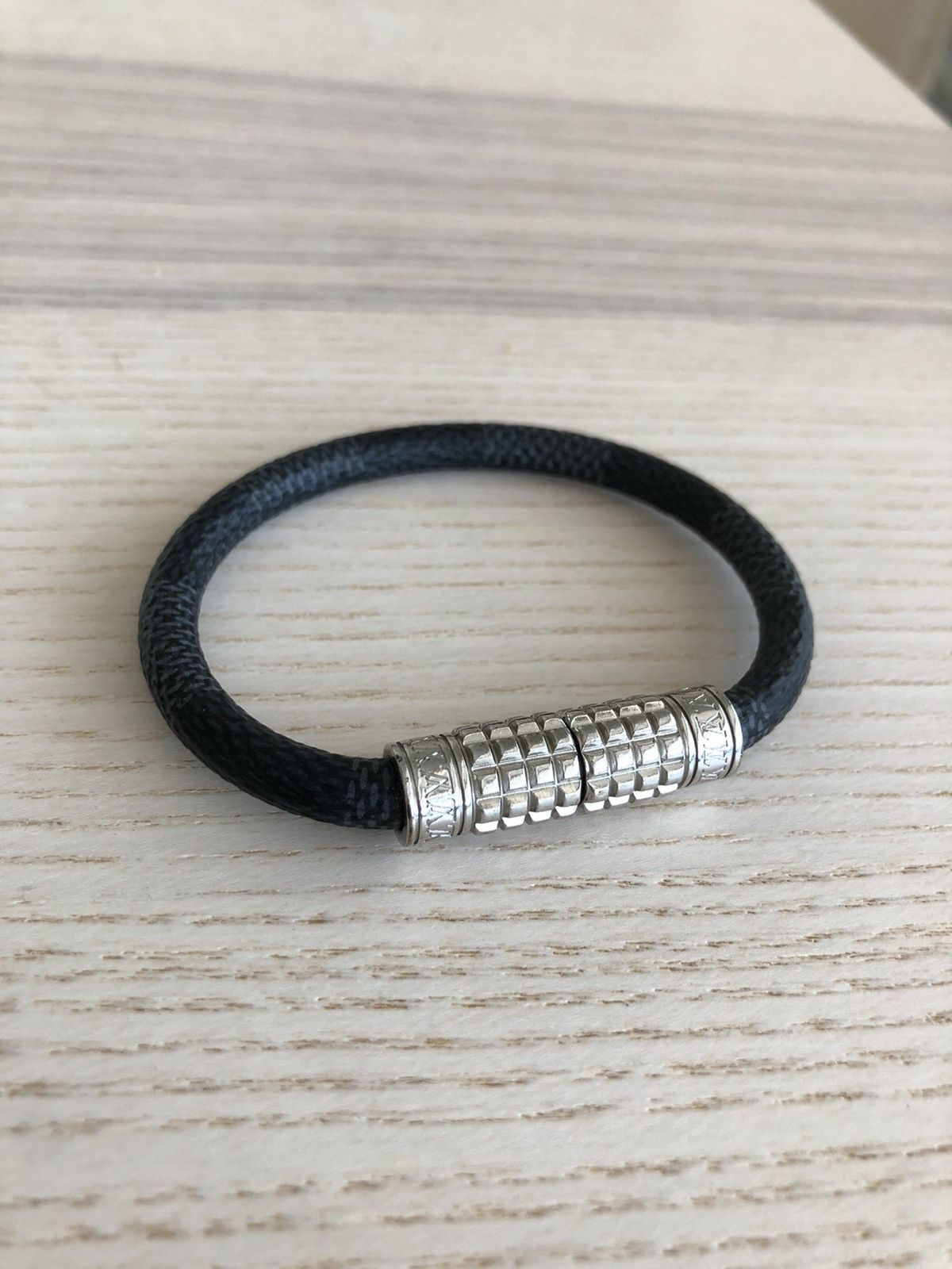 Louis Vuitton Men Digit Bracelet Size 21 Black Grey Silver Damier