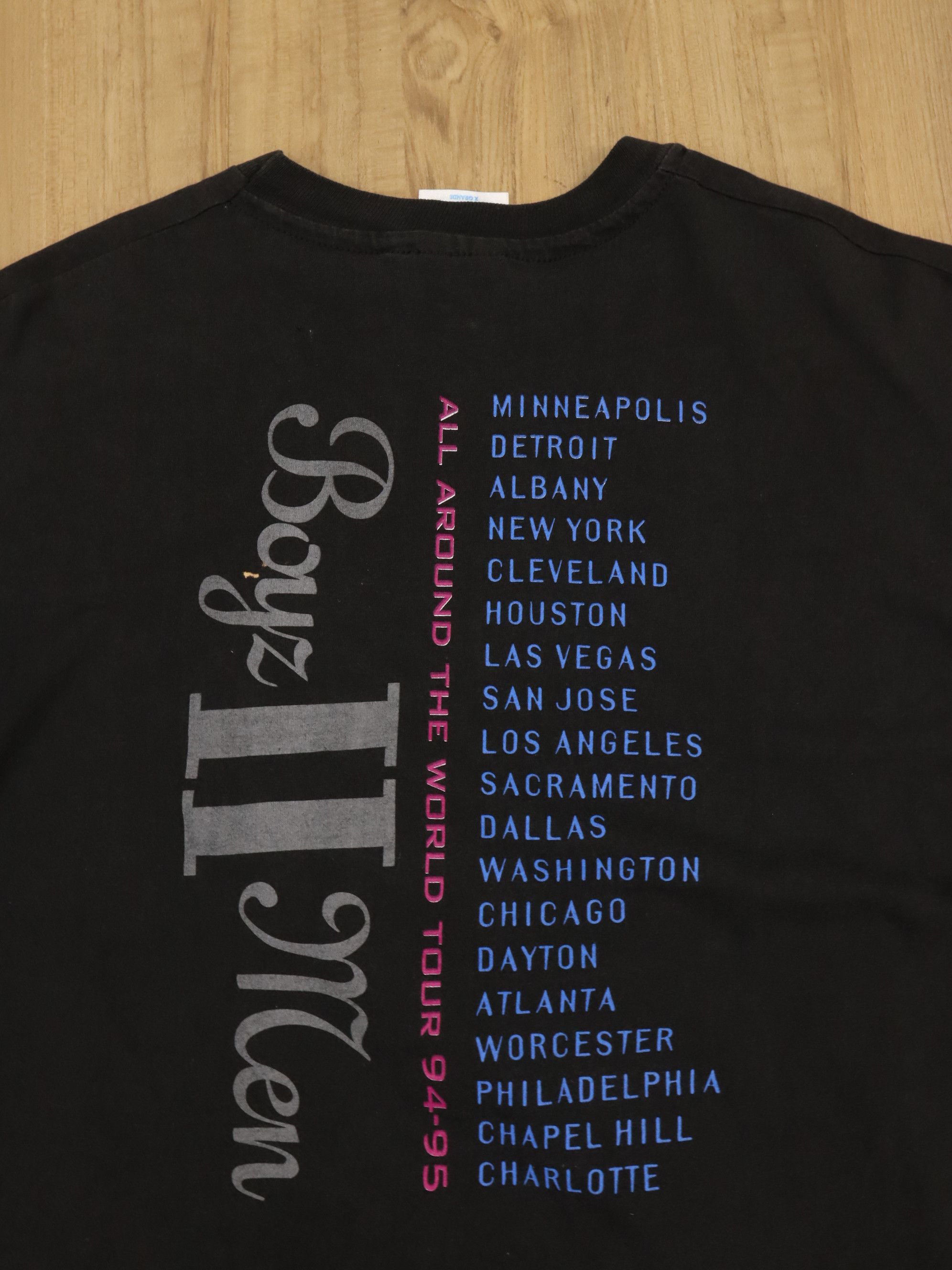 Band Tees × Rap Tees × Vintage Vintage 90's Boyz 2 Men All Around The World Tour R&B Shirt Size US XL / EU 56 / 4 - 16 Thumbnail