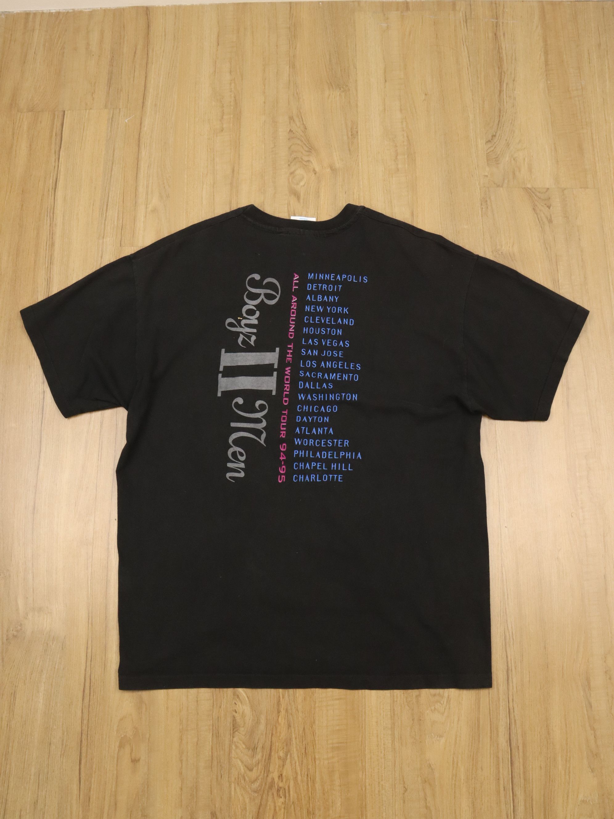 Band Tees × Rap Tees × Vintage Vintage 90's Boyz 2 Men All Around The World Tour R&B Shirt Size US XL / EU 56 / 4 - 5 Thumbnail