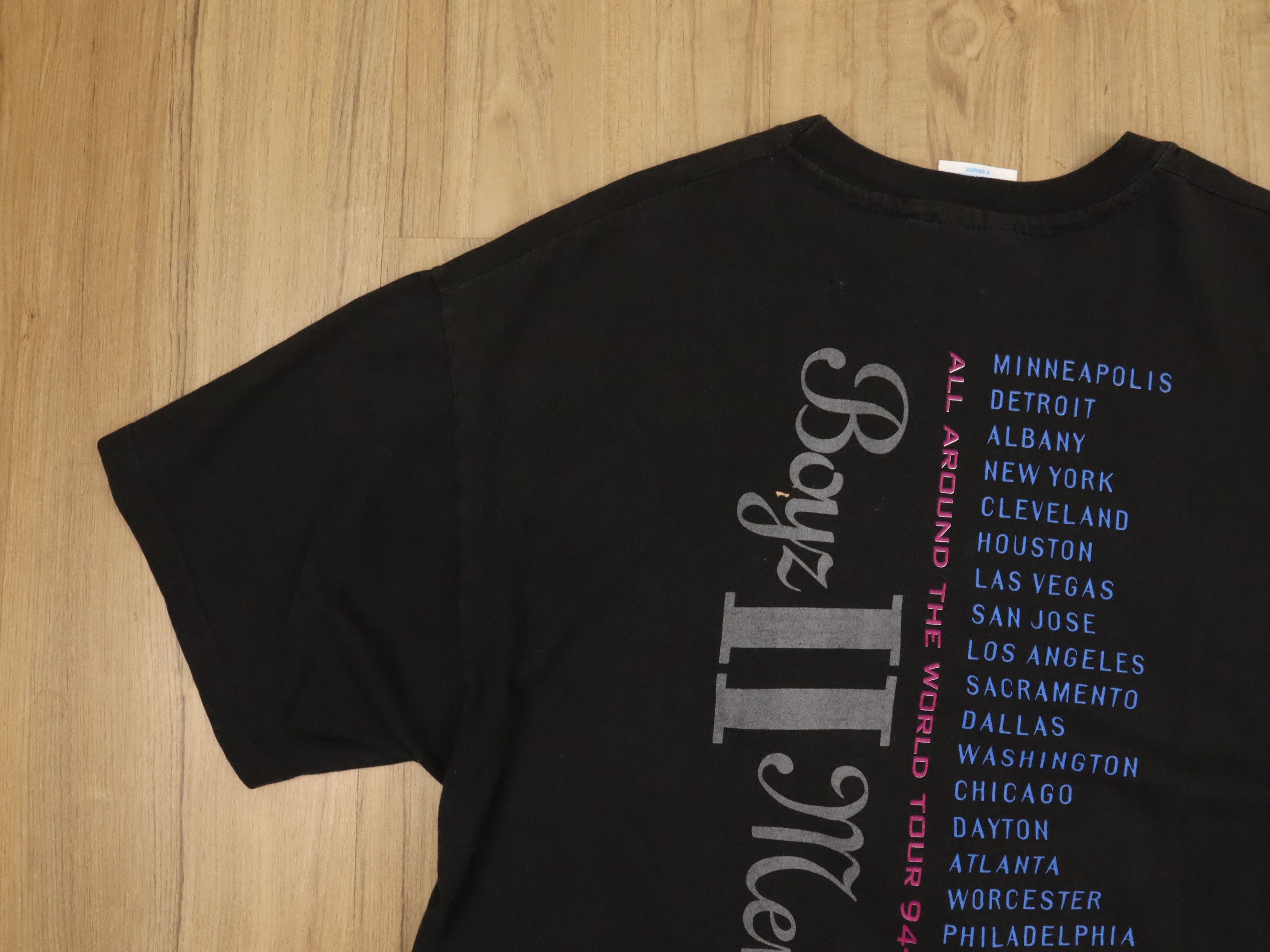 Band Tees × Rap Tees × Vintage Vintage 90's Boyz 2 Men All Around The World Tour R&B Shirt Size US XL / EU 56 / 4 - 13 Thumbnail