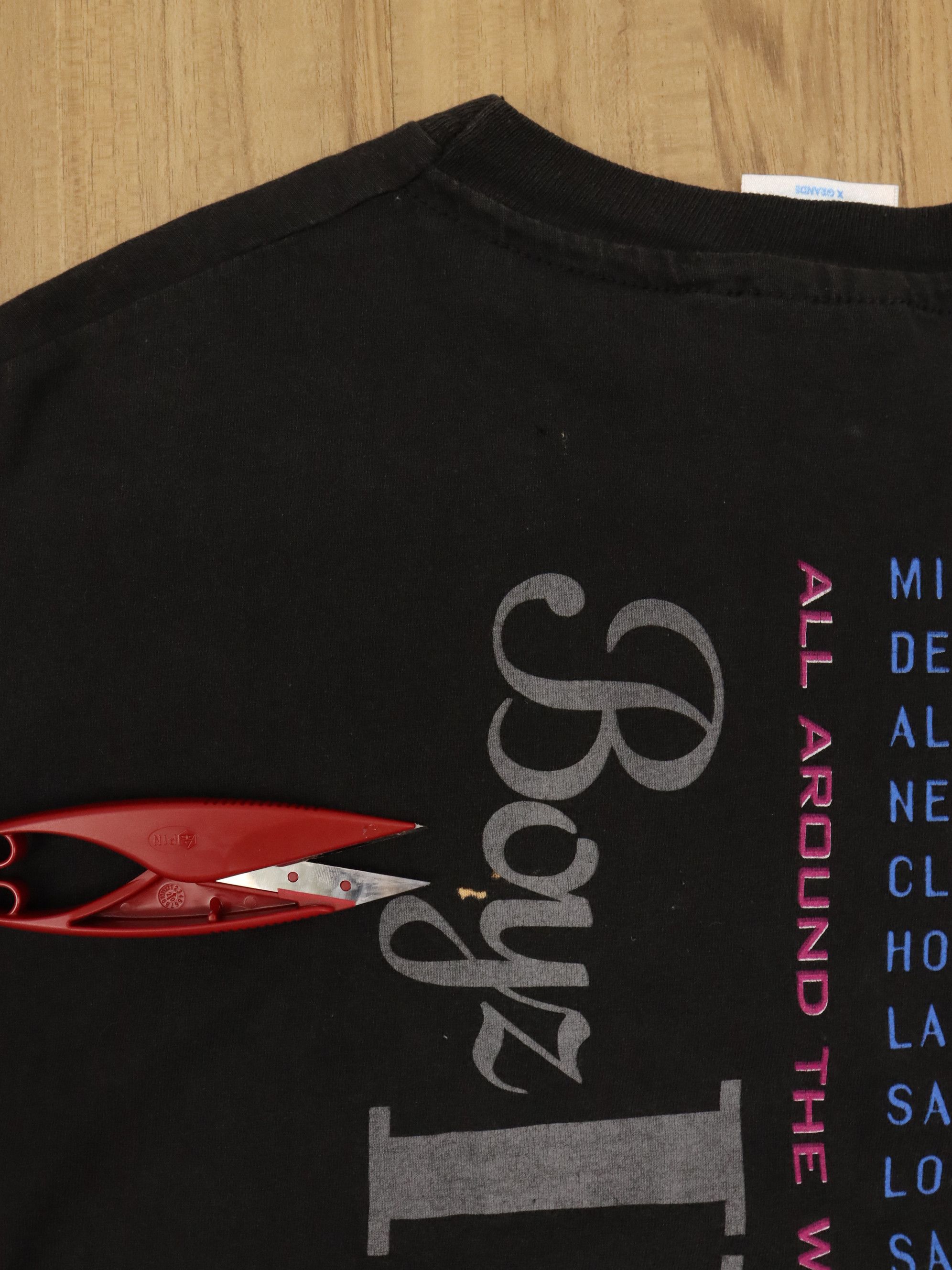 Band Tees × Rap Tees × Vintage Vintage 90's Boyz 2 Men All Around The World Tour R&B Shirt Size US XL / EU 56 / 4 - 18 Thumbnail