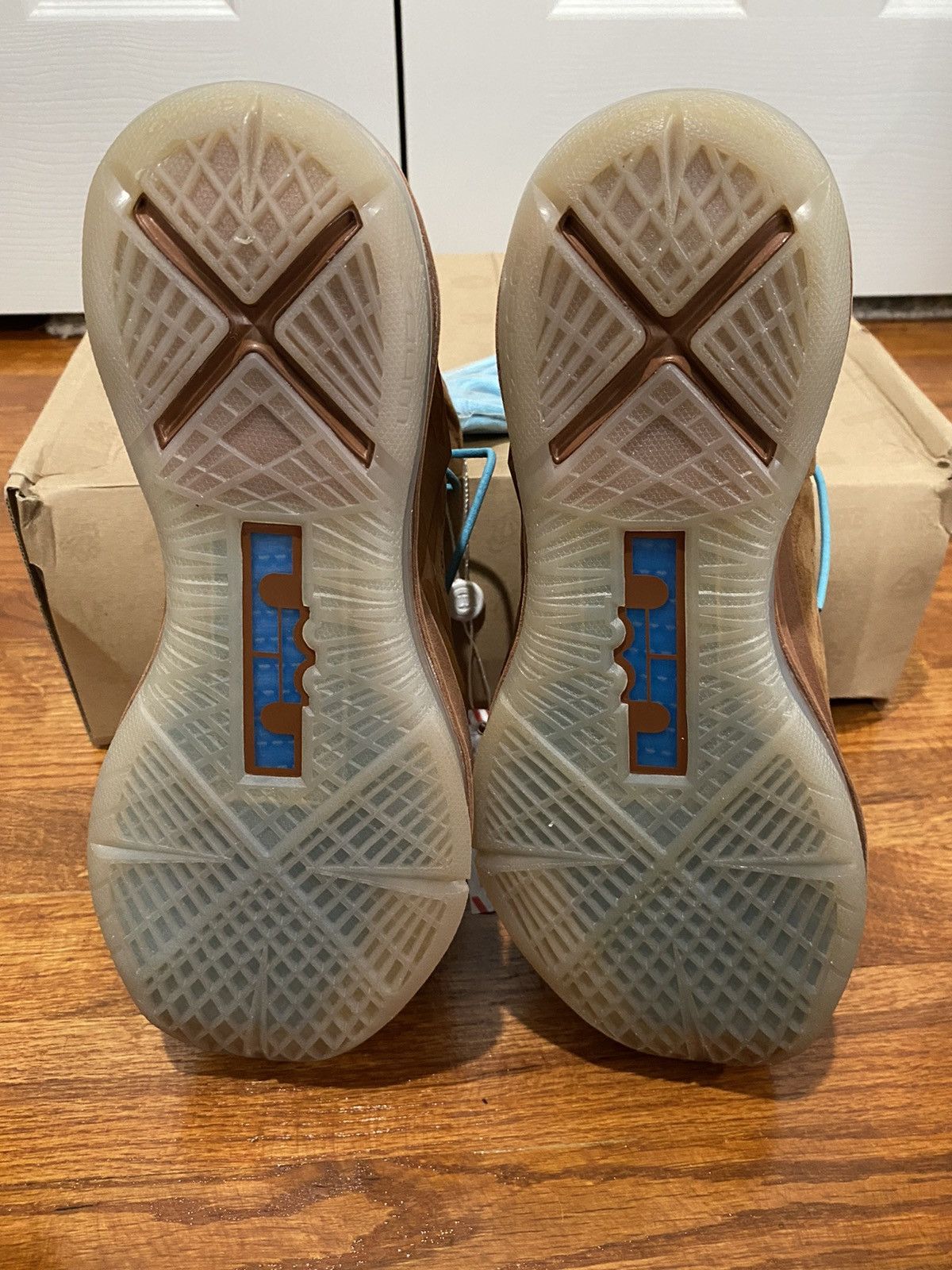 Nike LeBron 10 EXT QS Hazelnut 2013 Size US 9.5 / EU 42-43 - 2 Thumbnail