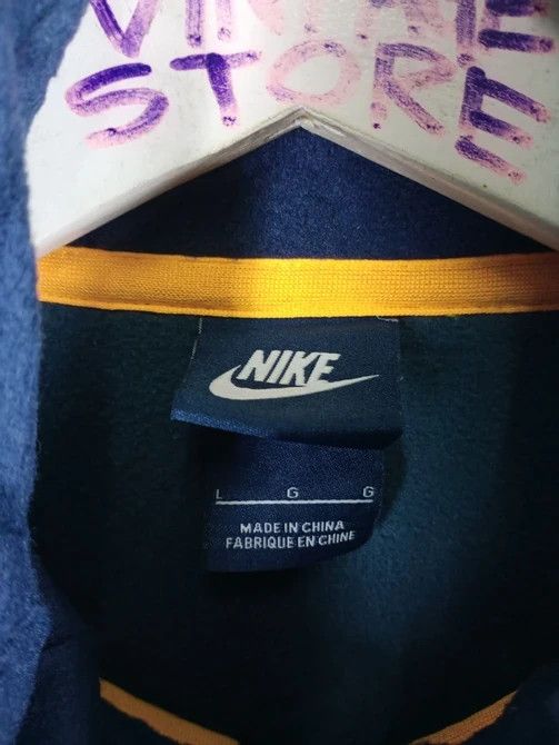 Nike Vintage Nike Embroidered Small Logo Vest Size US M / EU 48-50 / 2 - 3 Thumbnail