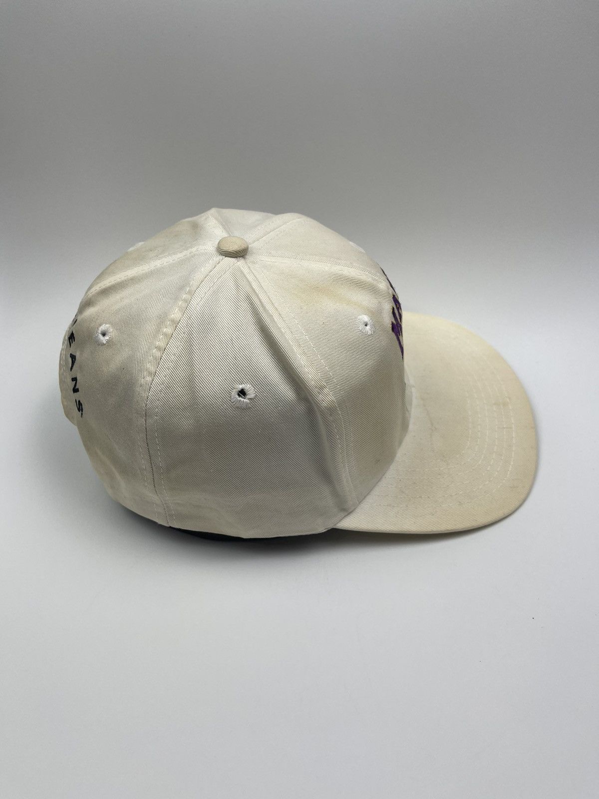 Other Vintage Mardi Gras hat (there is a yellowish effect) Size ONE SIZE - 4 Thumbnail