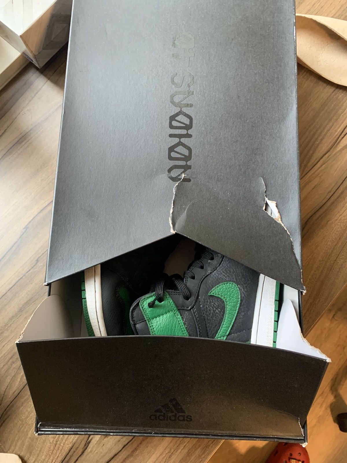 Jordan Brand Air Jordan 1 Retro High OG "Pine Green 2.0" Size US 11 / EU 44 - 13 Thumbnail
