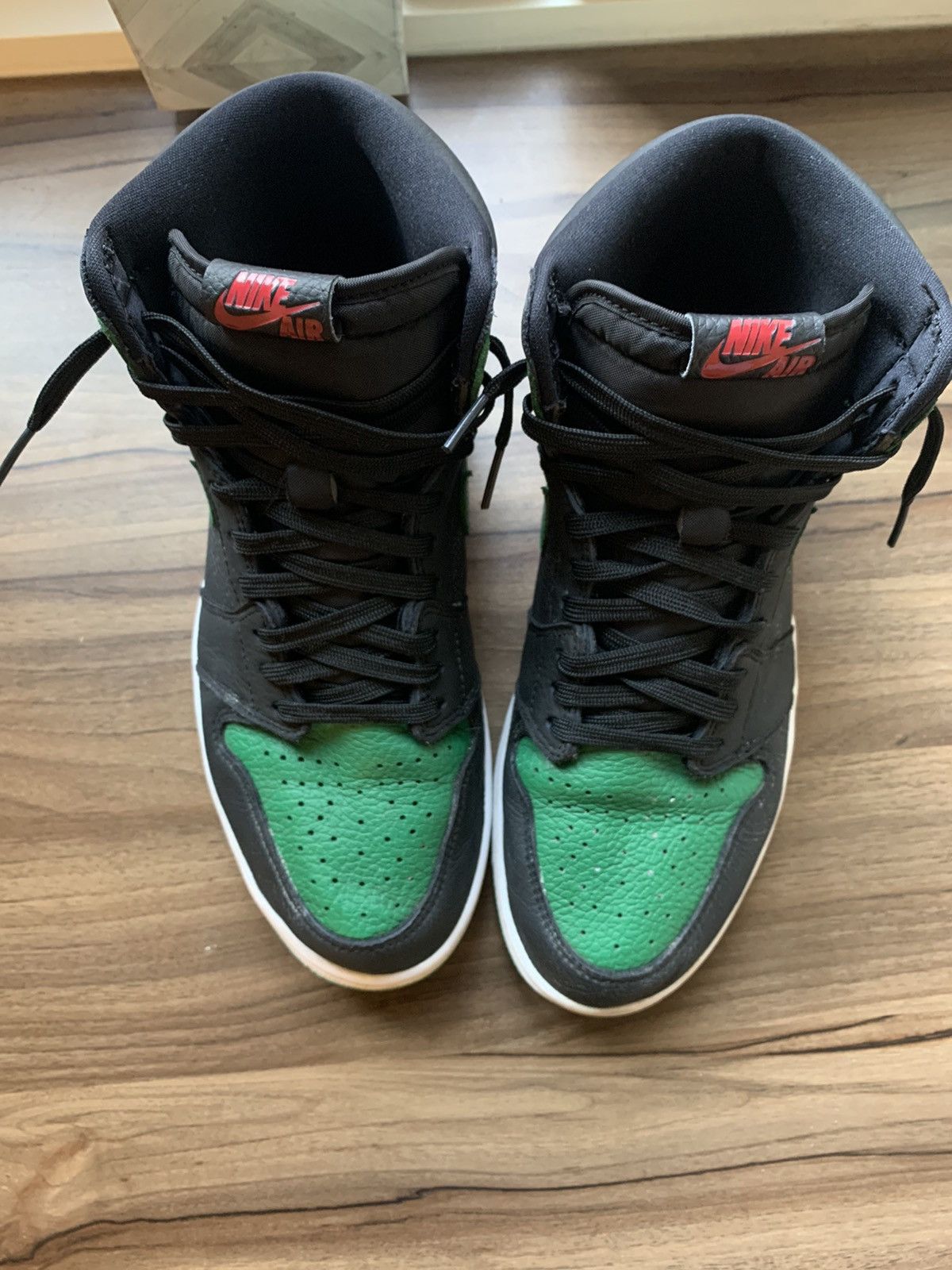 Jordan Brand Air Jordan 1 Retro High OG "Pine Green 2.0" Size US 11 / EU 44 - 9 Thumbnail