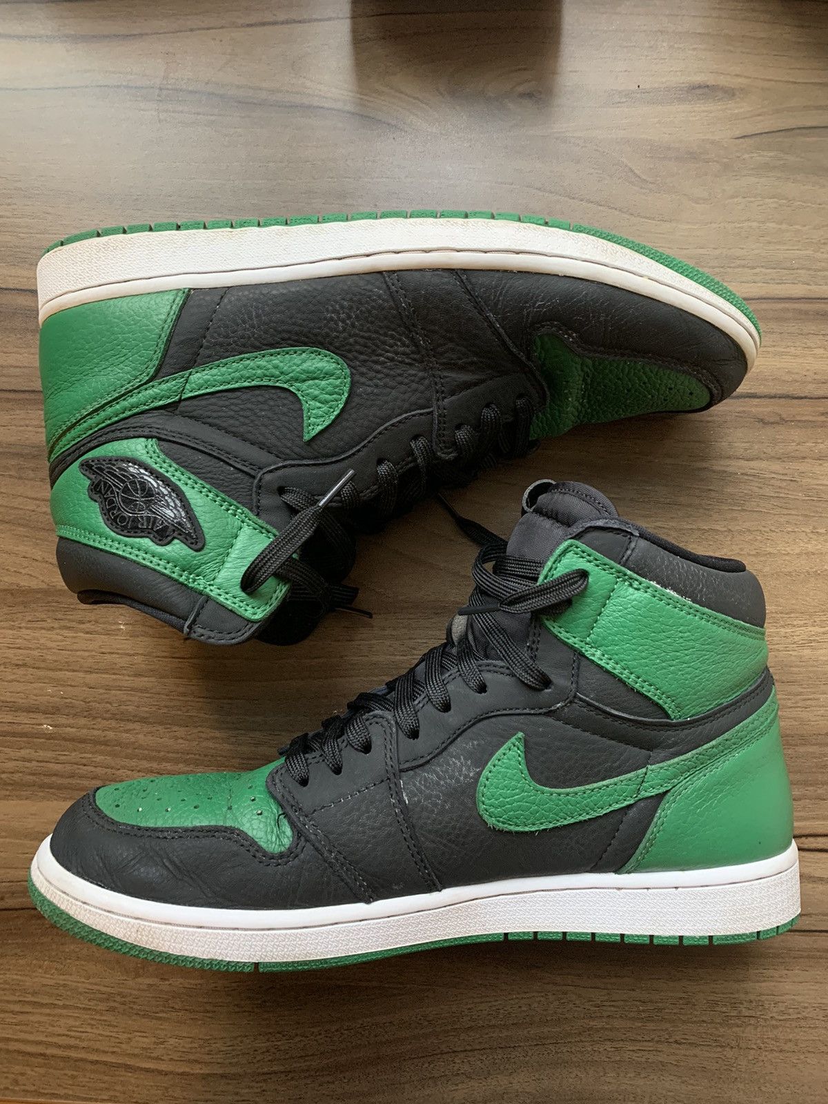 Jordan Brand Air Jordan 1 Retro High OG "Pine Green 2.0" Size US 11 / EU 44 - 3 Thumbnail