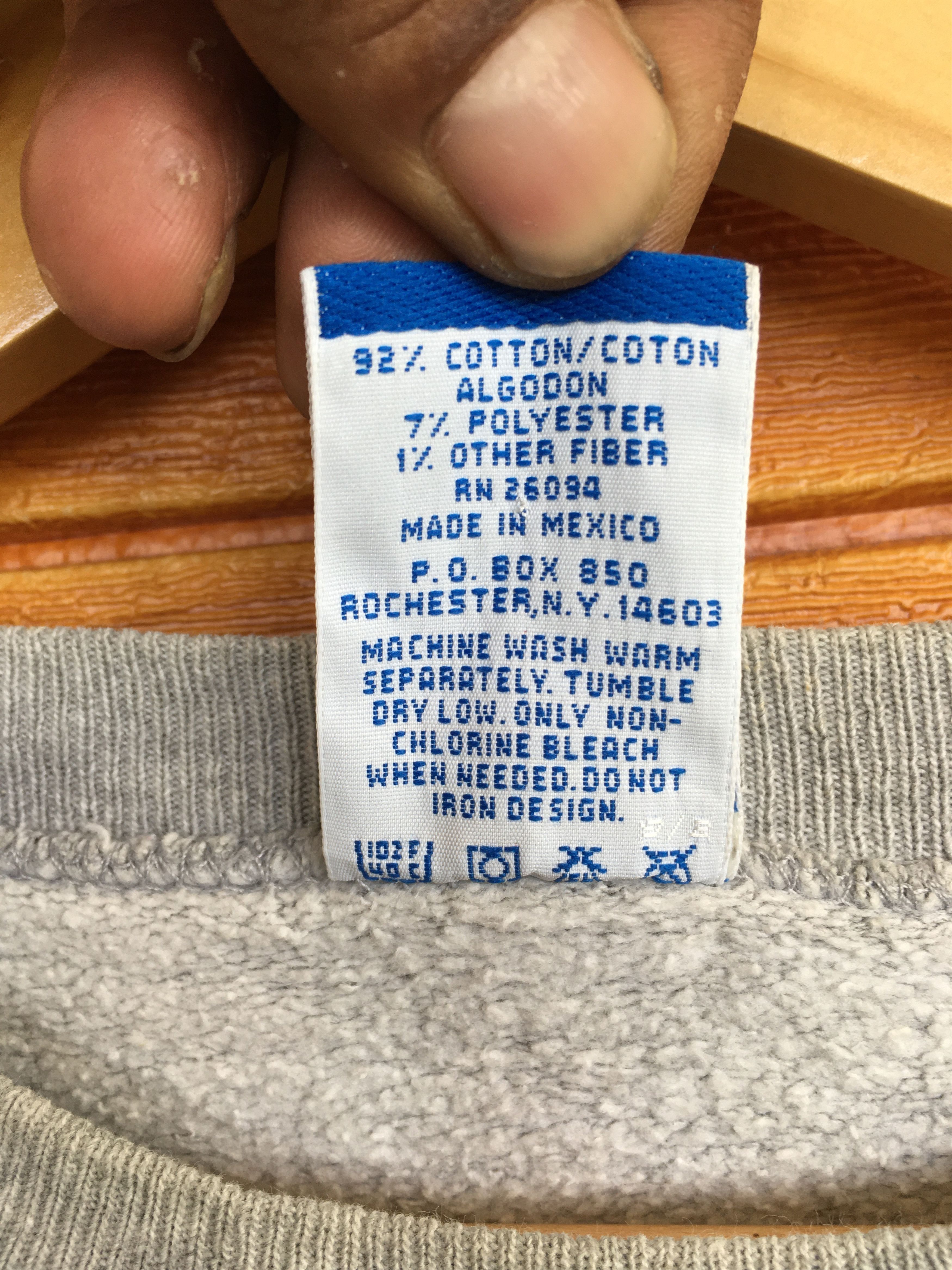 Champion Vintage 90s Champion Small Logo Sweatshirt Size US L / EU 52-54 / 3 - 10 Thumbnail