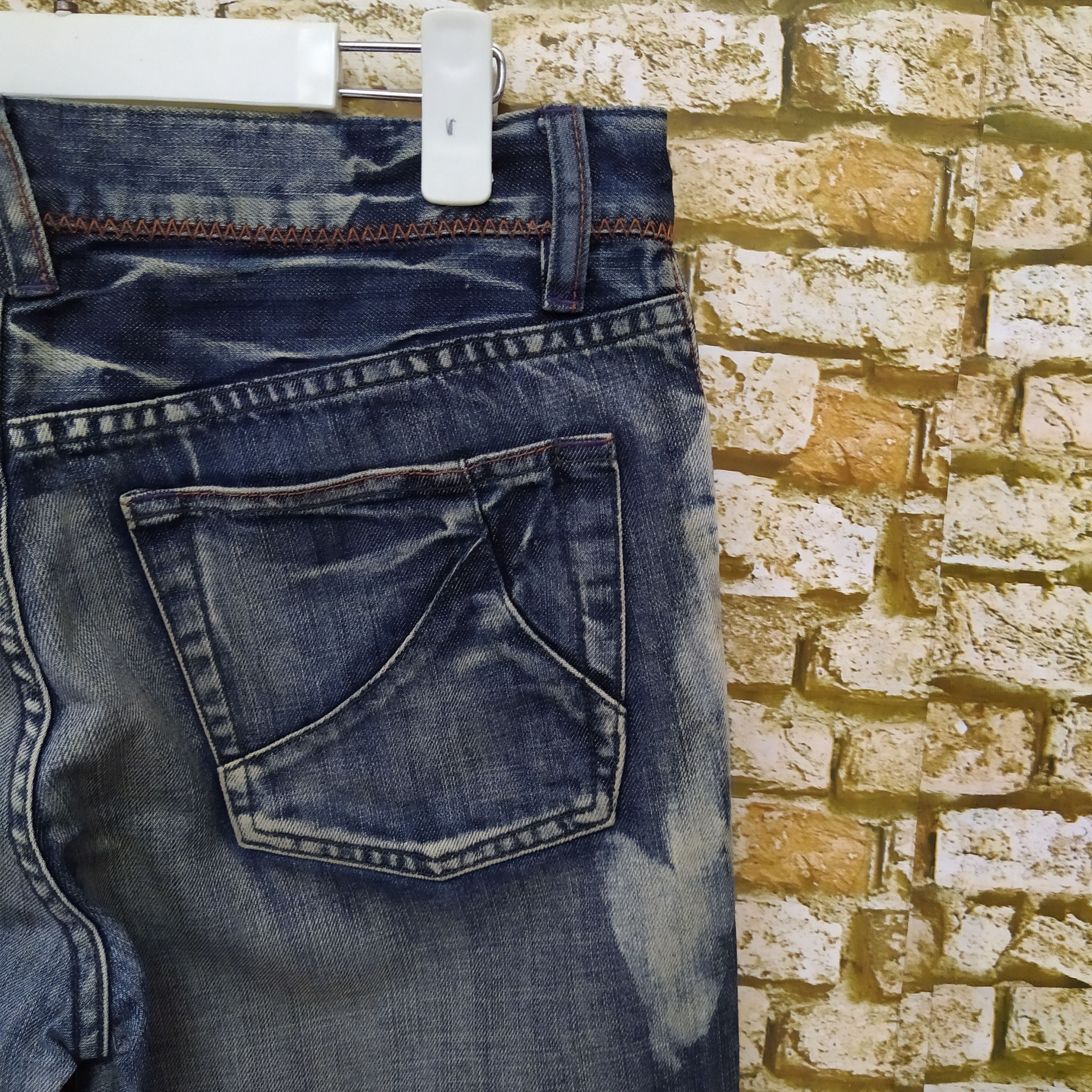 Takeo Kikuchi TAKEO KIKUCHI DENIM DISTRESSED KAPITAL STITCHES (D312) Size US 32 / EU 48 - 6 Thumbnail